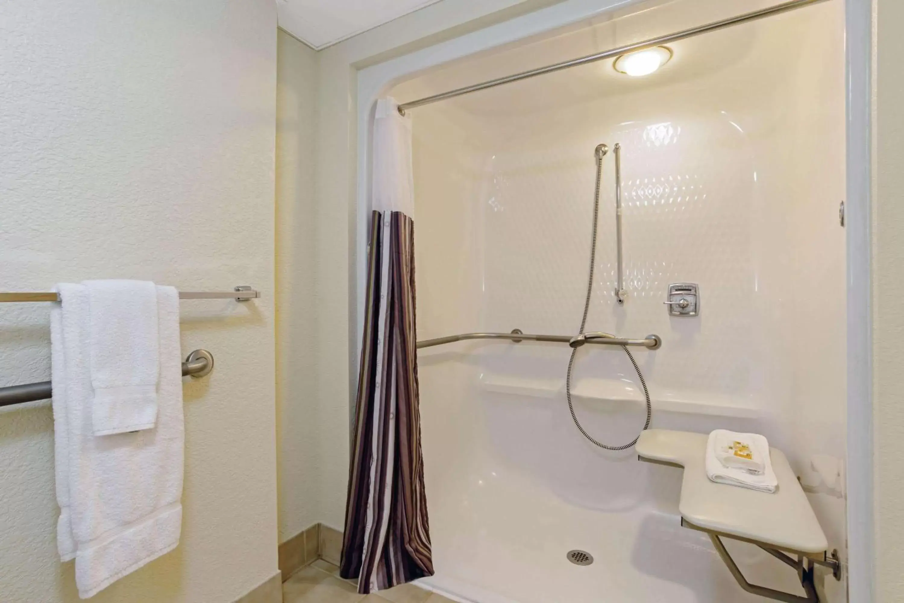 Shower, Bathroom in La Quinta by Wyndham Boston Somerville