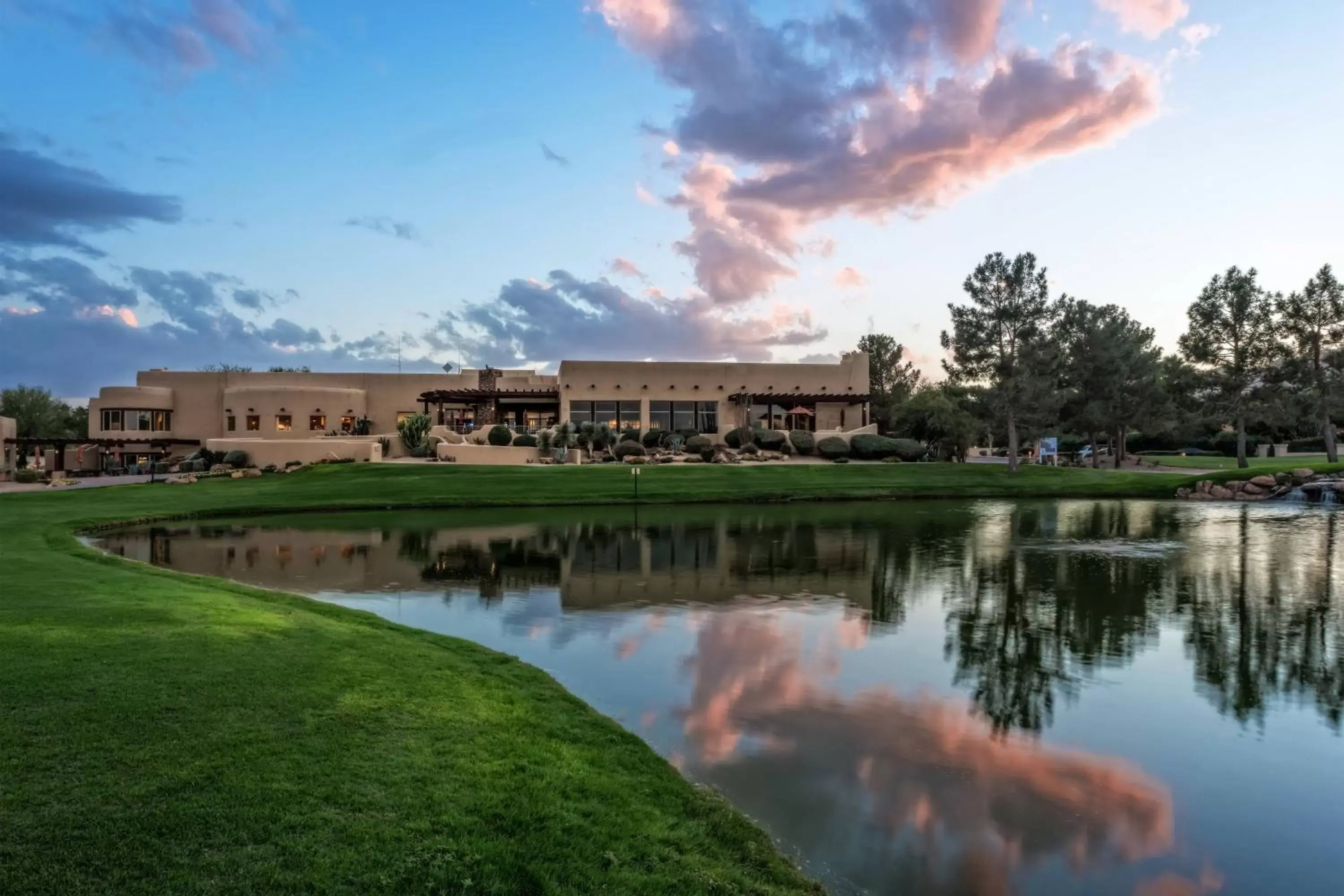 Golfcourse, Swimming Pool in JW Marriott Scottsdale Camelback Inn Resort & Spa