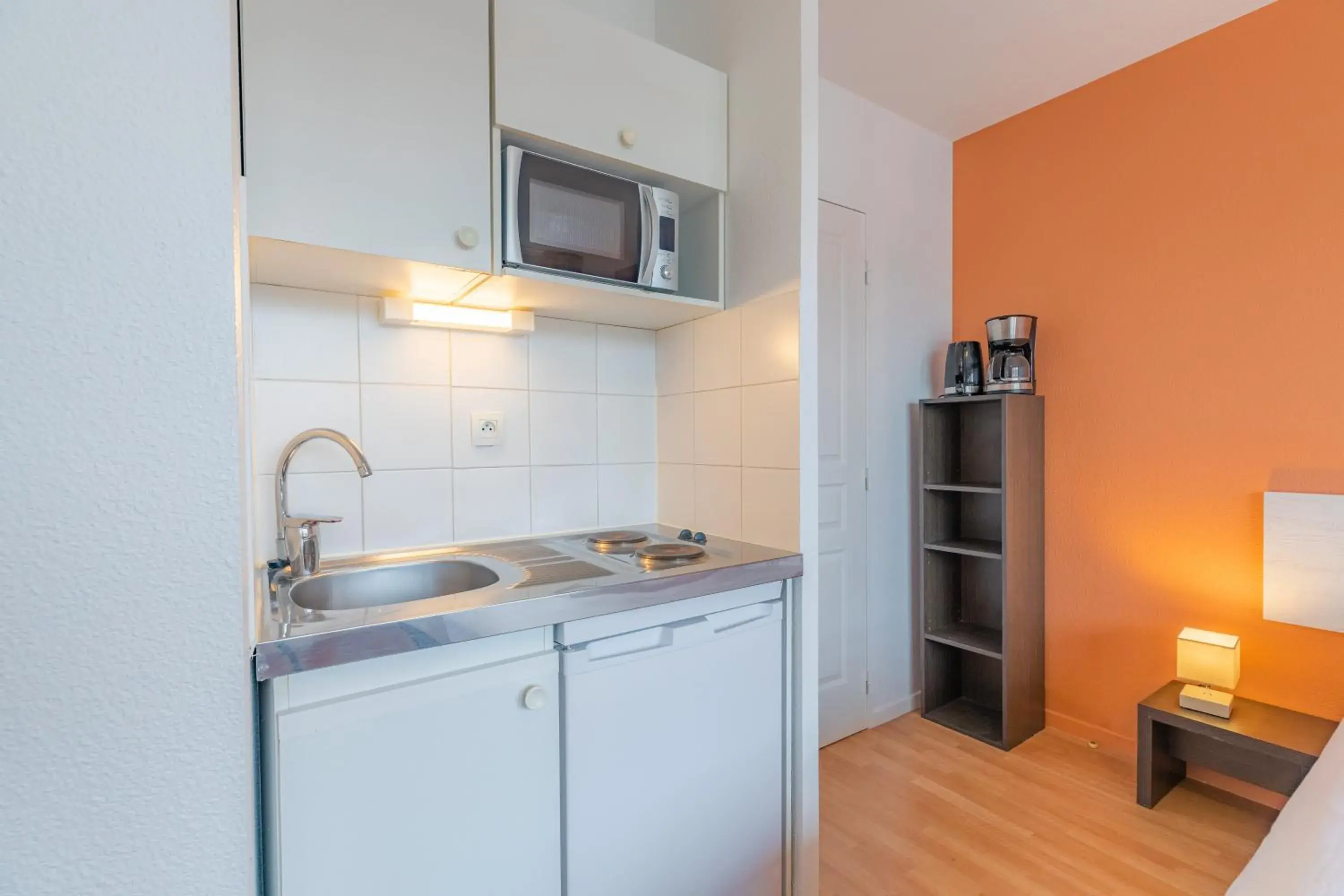 Kitchen or kitchenette, Kitchen/Kitchenette in Appart'City Bourg en Bresse (Ex Park&Suites)