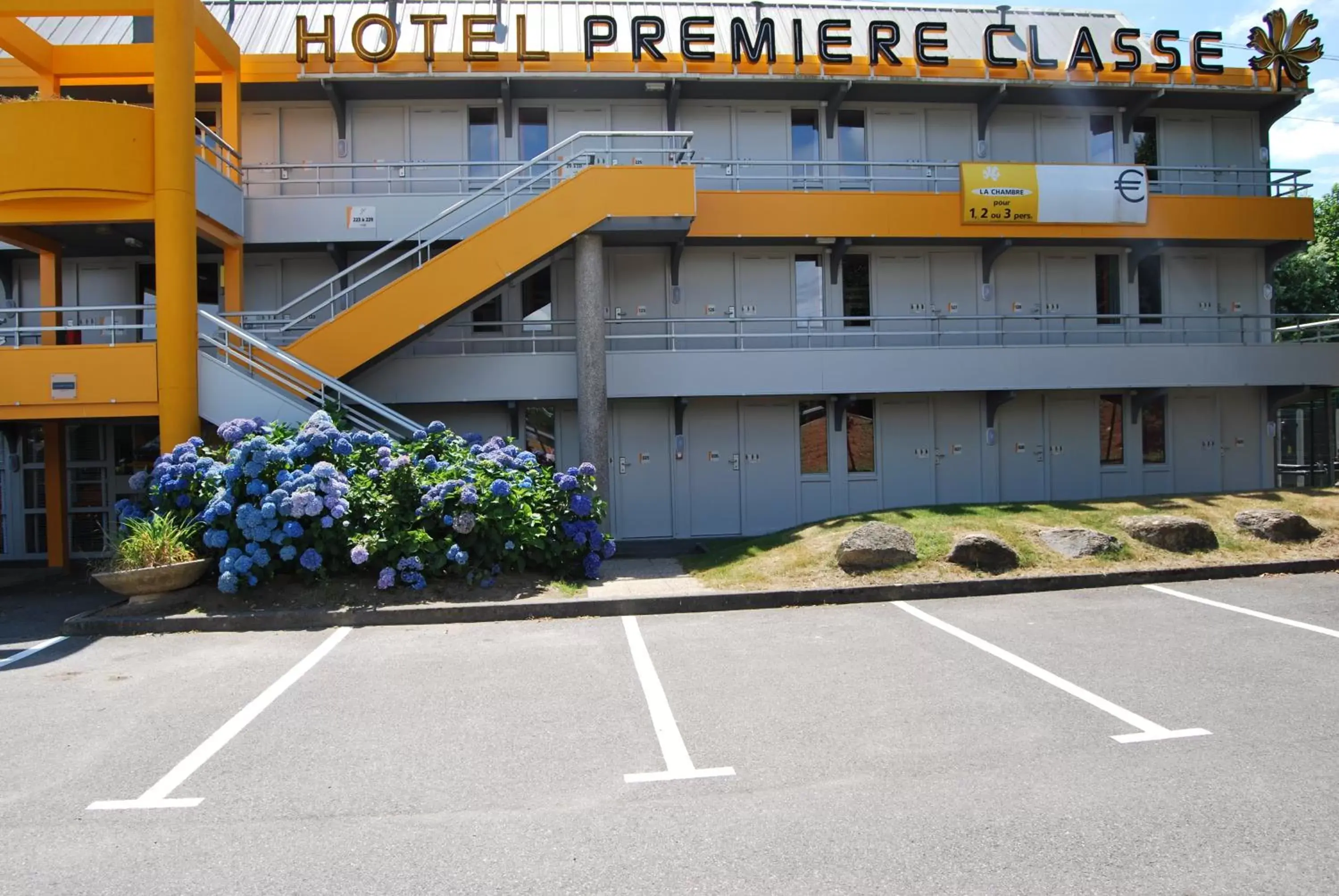 Facade/entrance, Balcony/Terrace in Premiere Classe Vannes