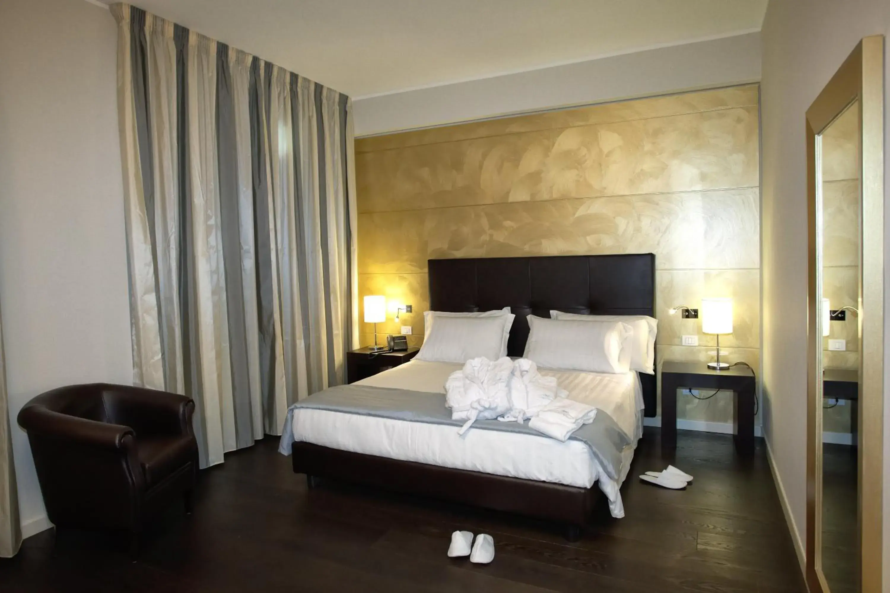 Photo of the whole room, Bed in La Dimora del Baco Hotel