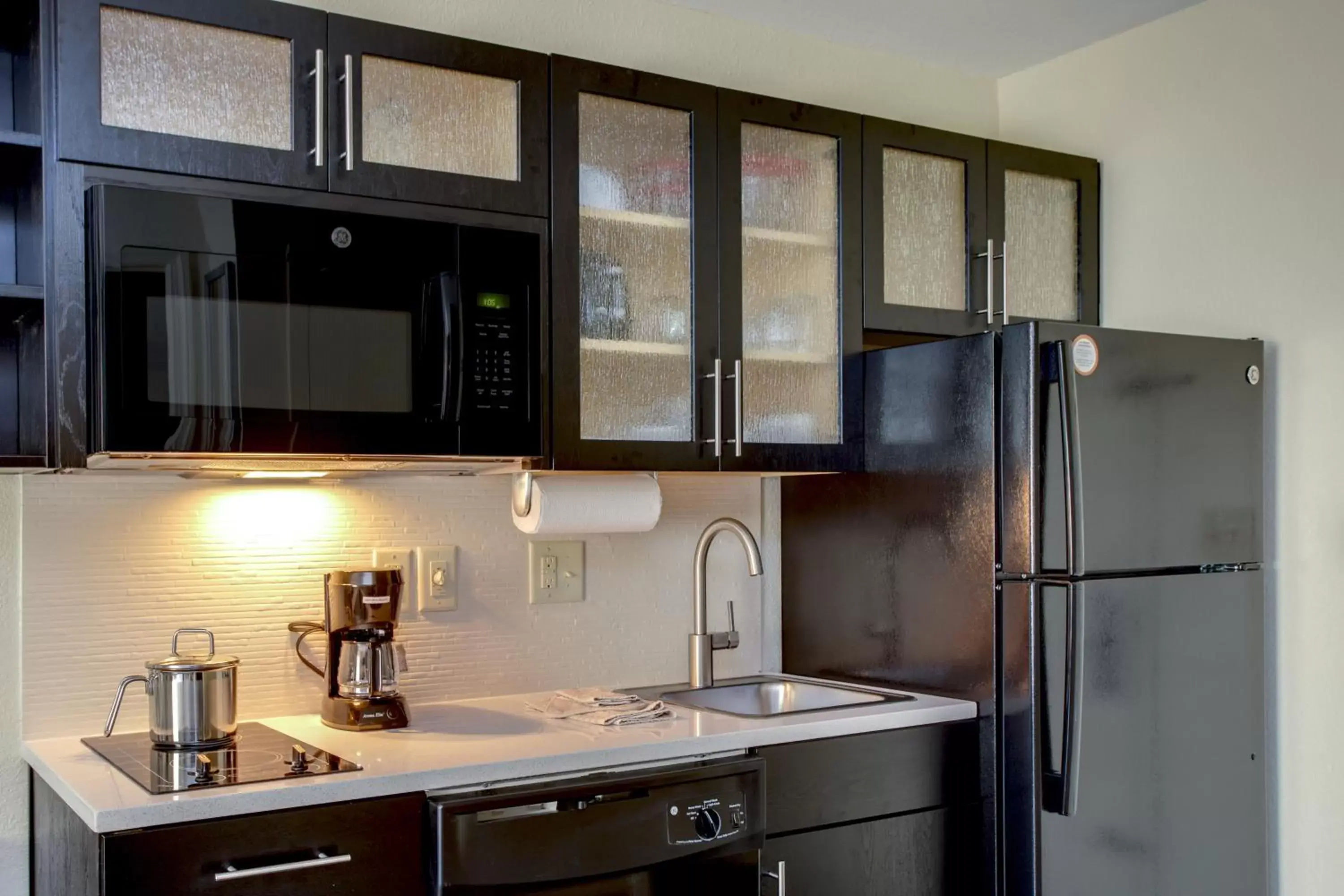 Photo of the whole room, Kitchen/Kitchenette in Candlewood Suites Raleigh Crabtree, an IHG Hotel