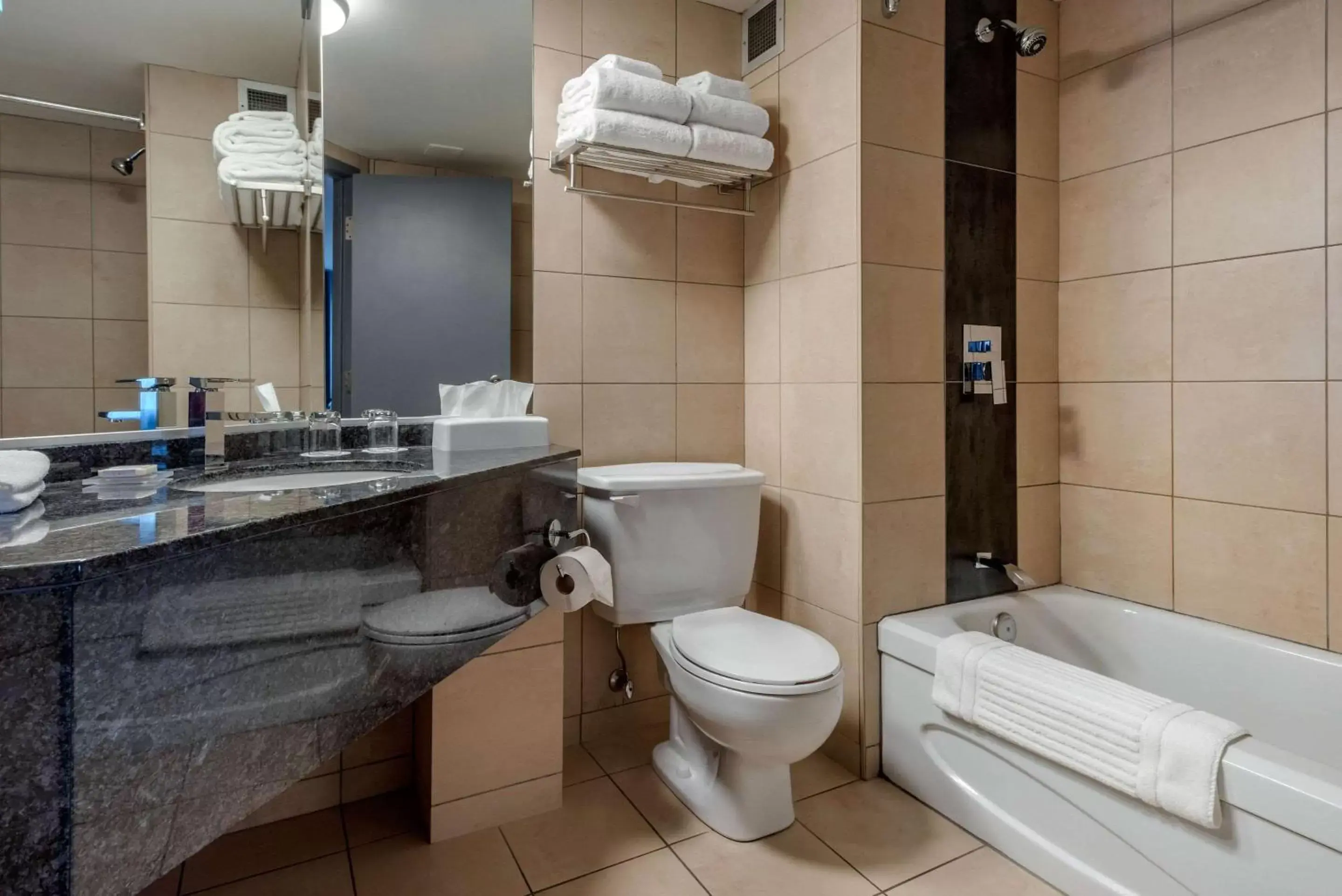 Photo of the whole room, Bathroom in Hotel Quartier, Ascend Hotel Collection