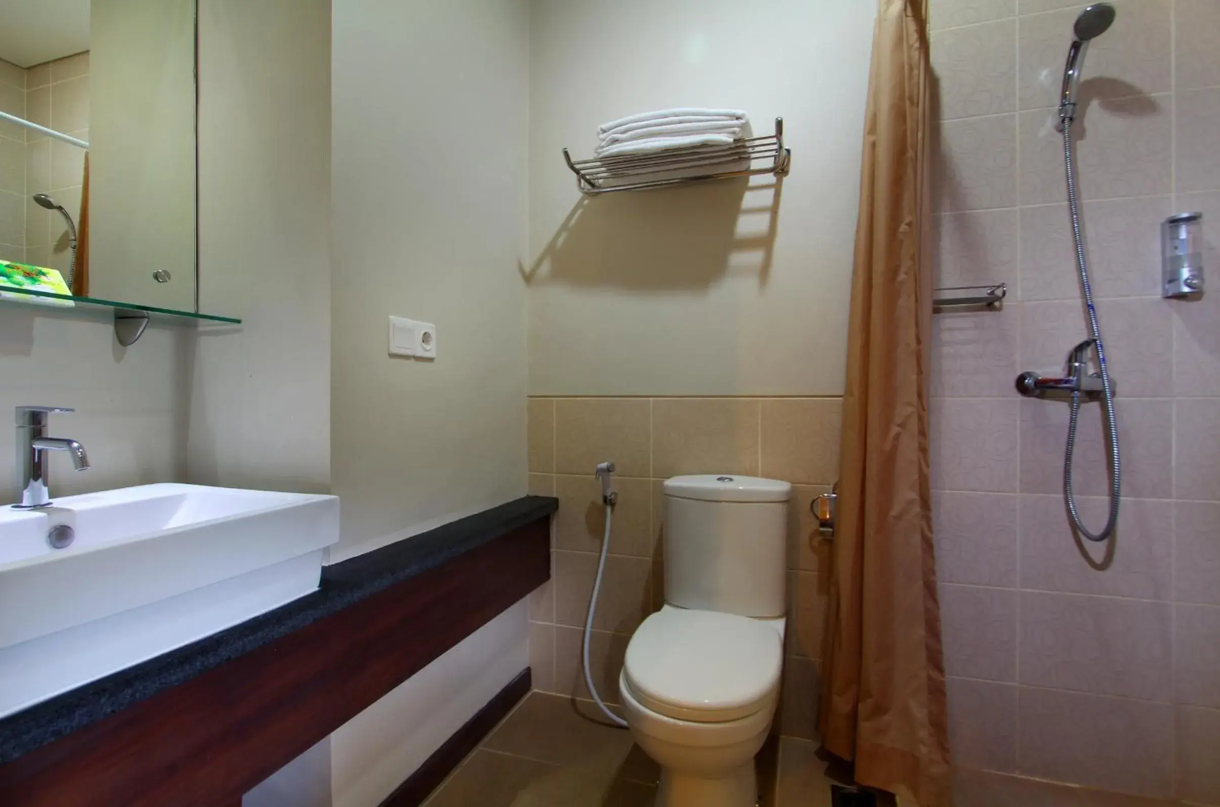 Bathroom in Praja Hotel
