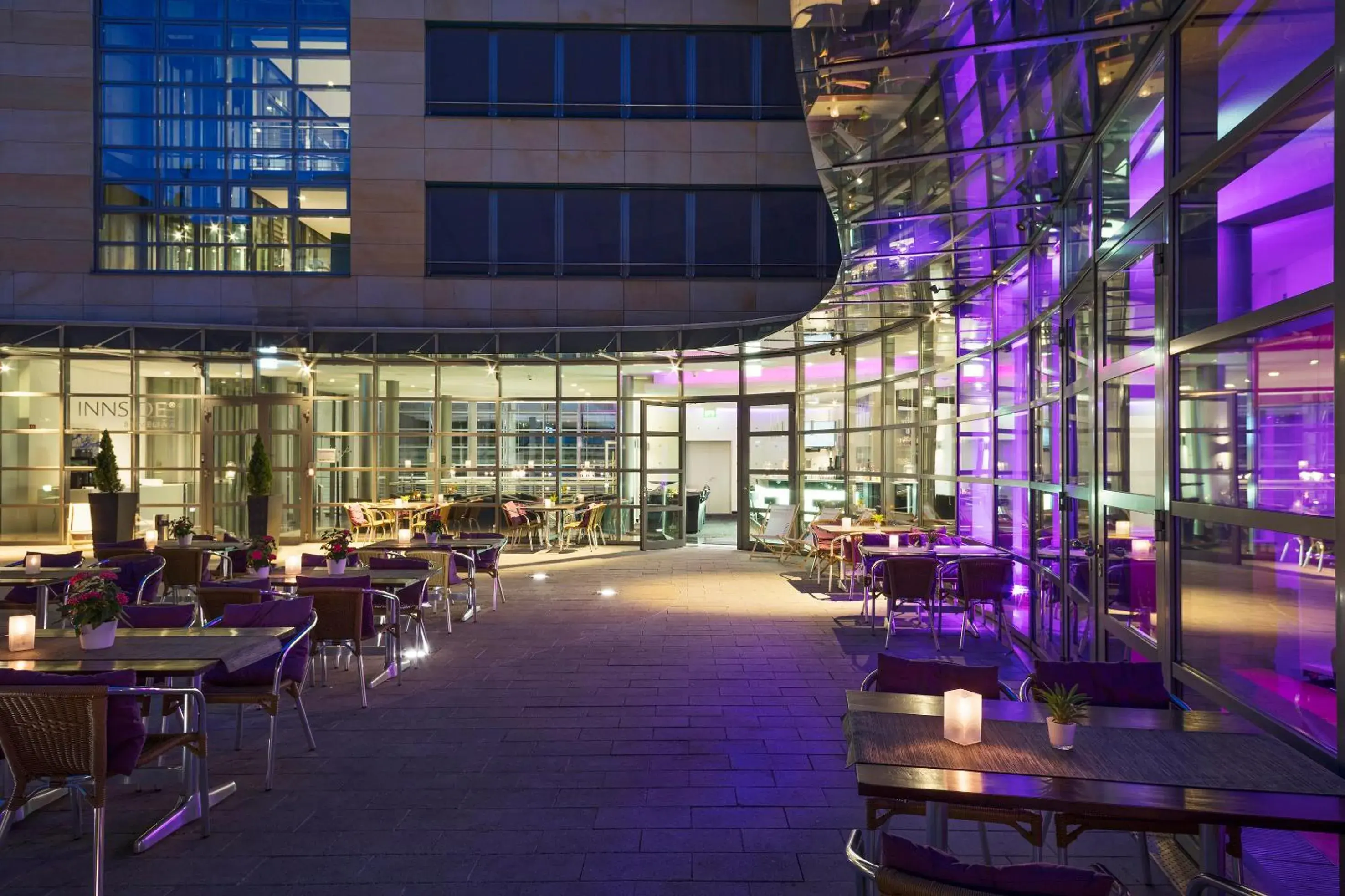 Balcony/Terrace, Restaurant/Places to Eat in INNSiDE by Meliá München Neue Messe