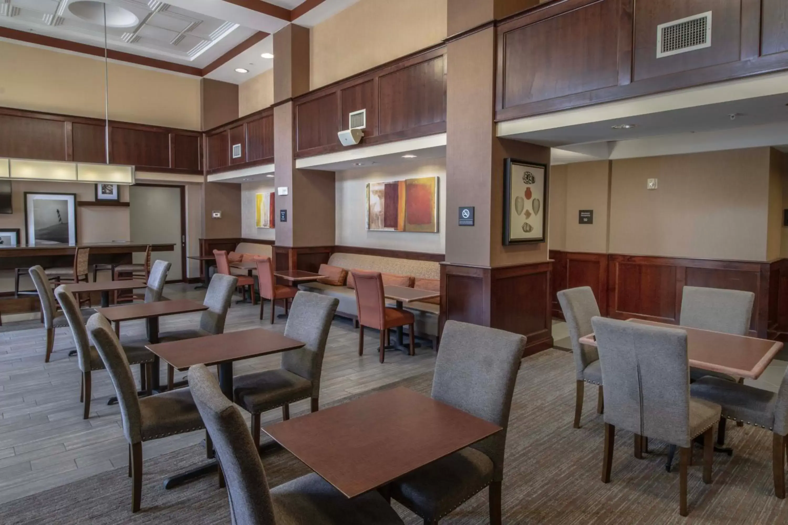 Lobby or reception, Restaurant/Places to Eat in Hampton Inn & Suites Norfolk-Airport