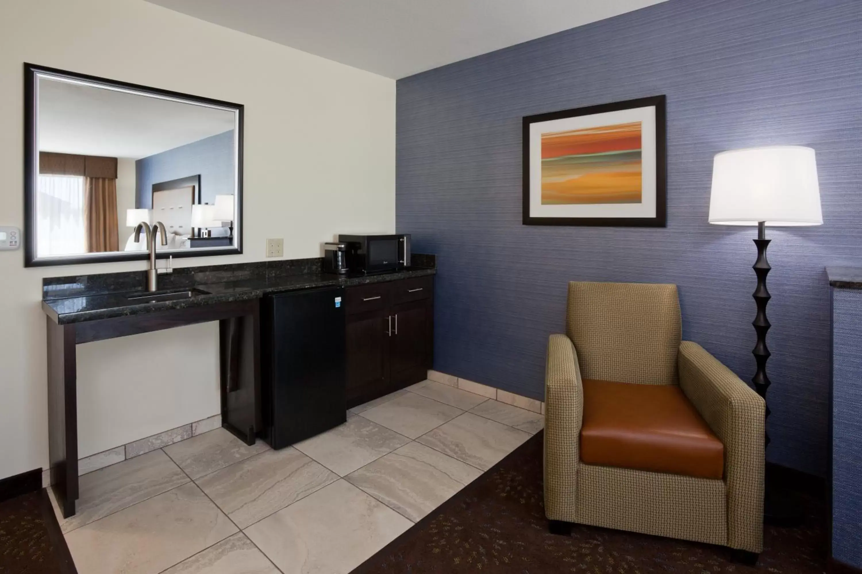 Photo of the whole room, Seating Area in Holiday Inn Express & Suites Fort Dodge, an IHG Hotel