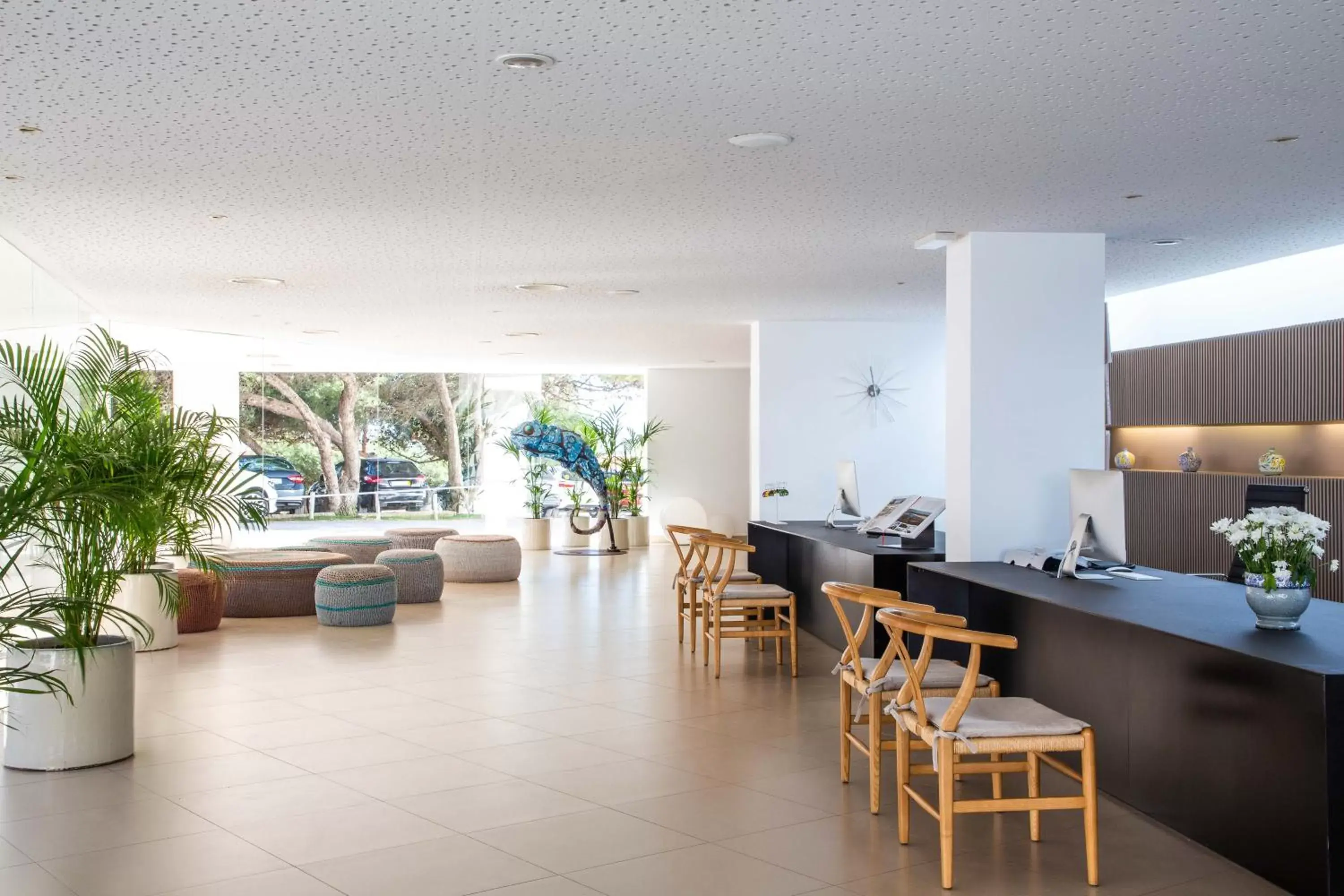 Lobby or reception in Memmo Baleeira - Design Hotels