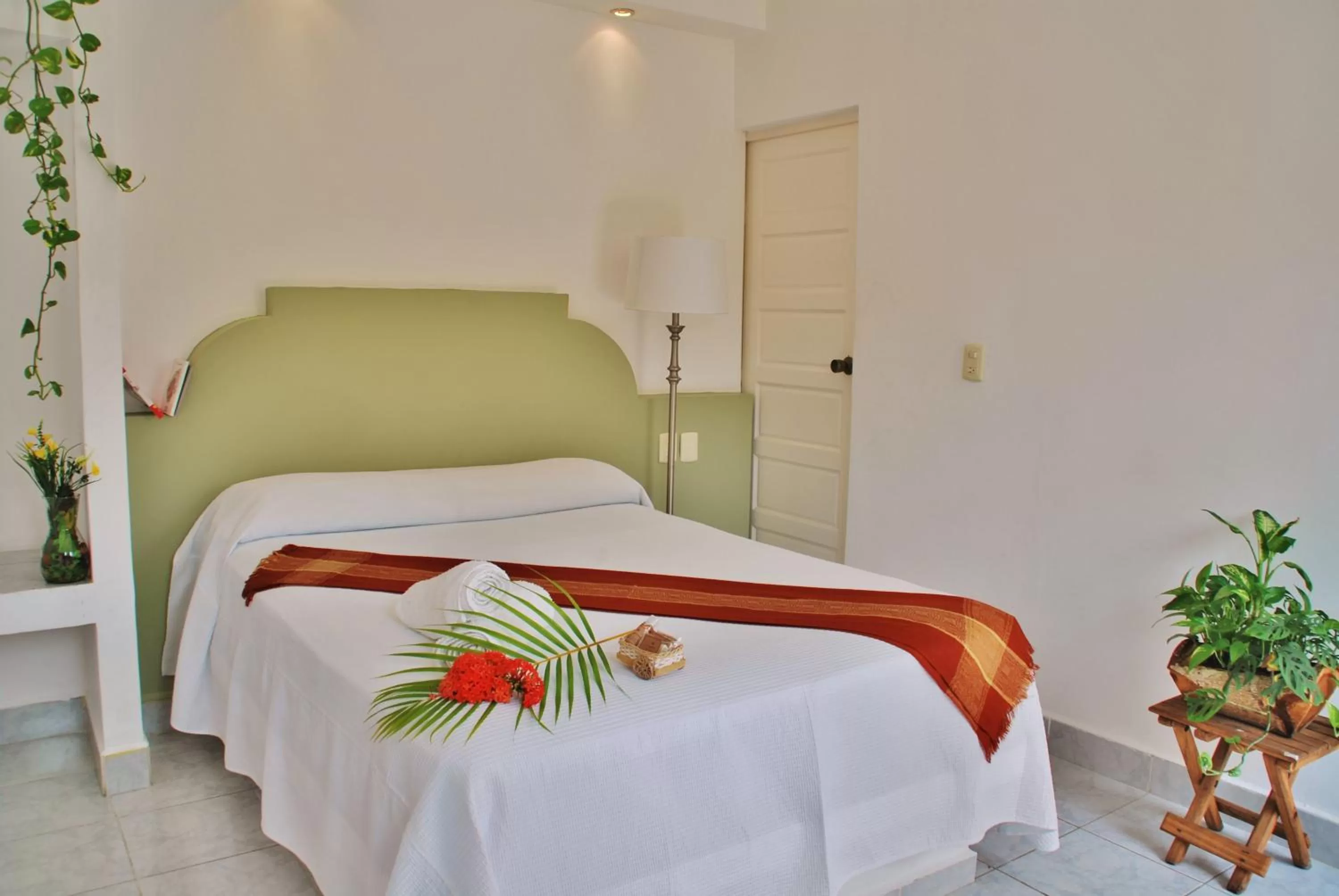 Decorative detail, Bed in Hotel Lagoon - Pet Friendly