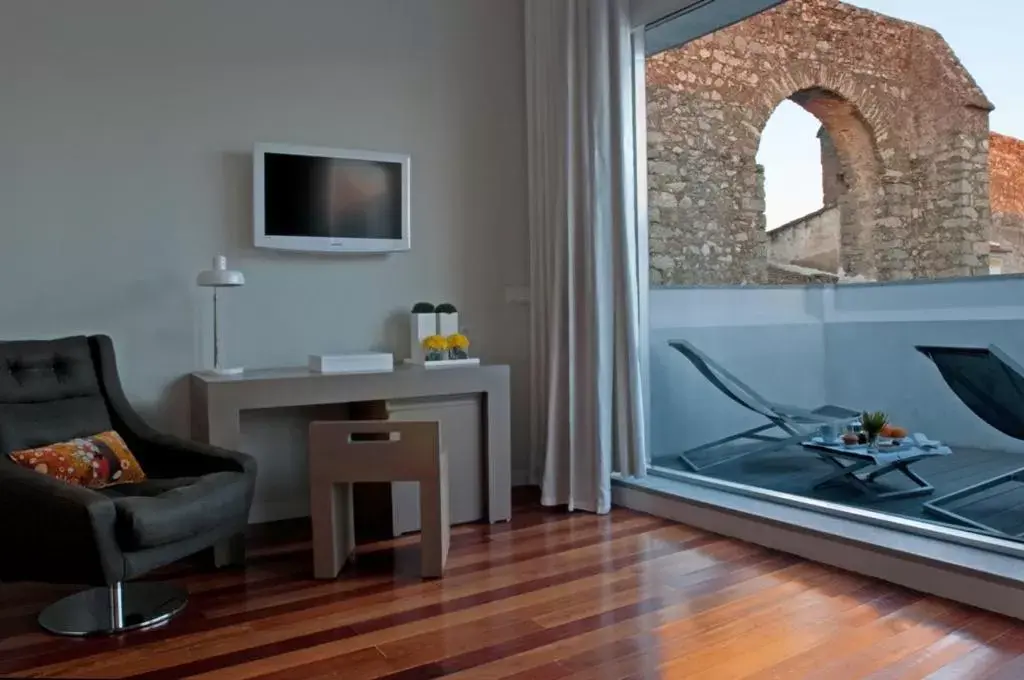 Bedroom, TV/Entertainment Center in M'Ar De Ar Aqueduto