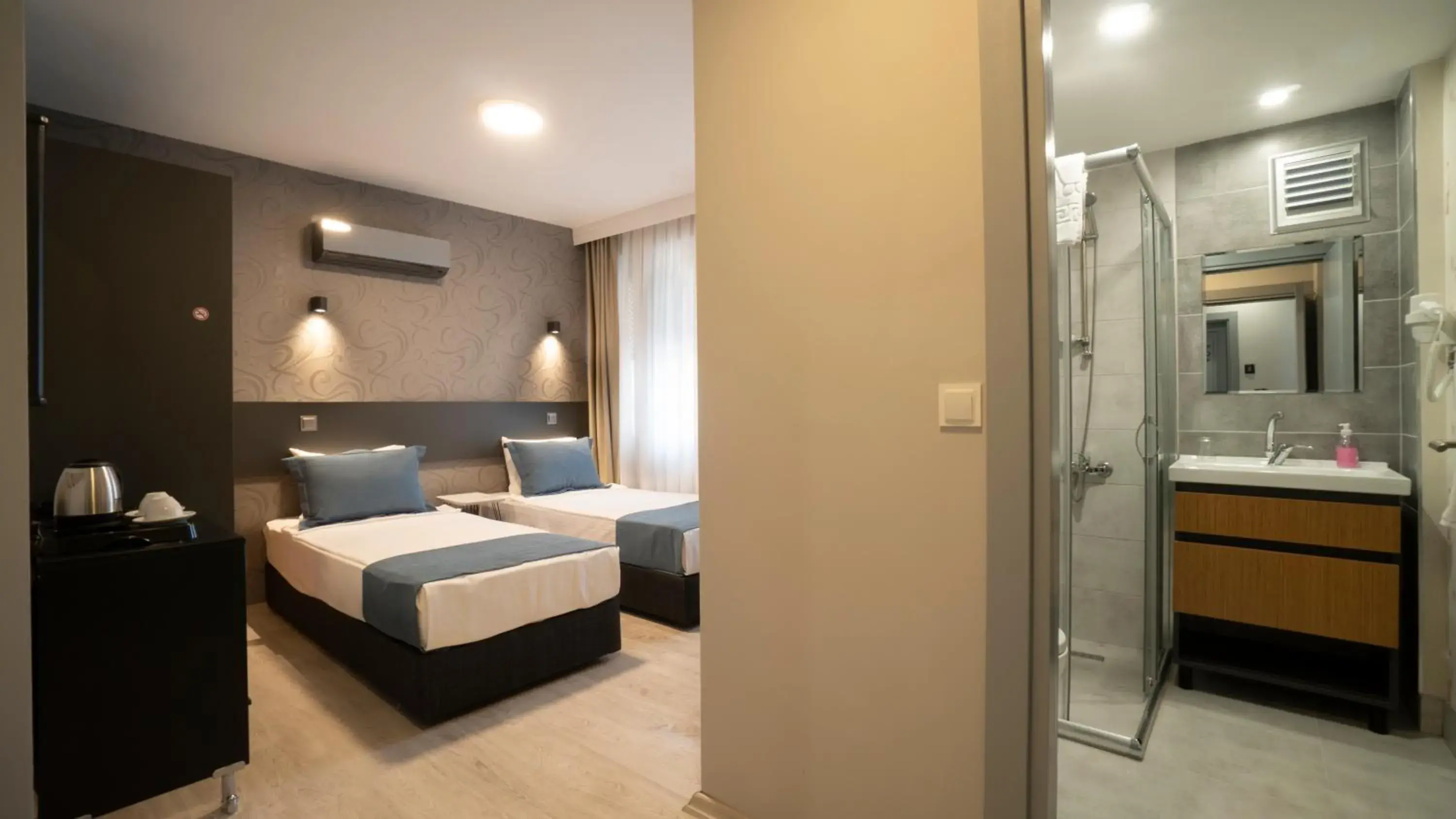 Shower, Bed in OPERA Boutique Hotel