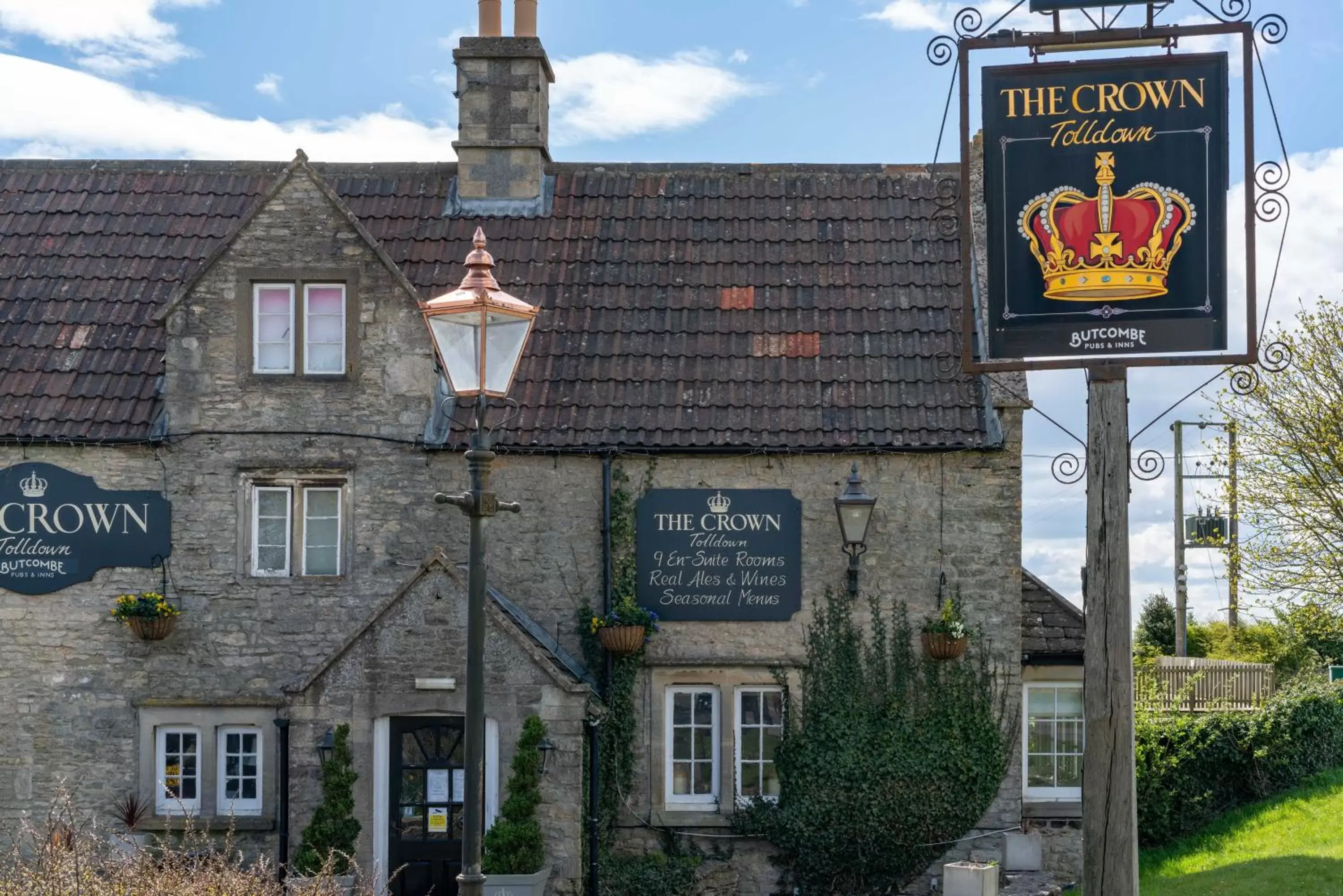 Facade/entrance, Property Building in Crown Inn at Tolldown