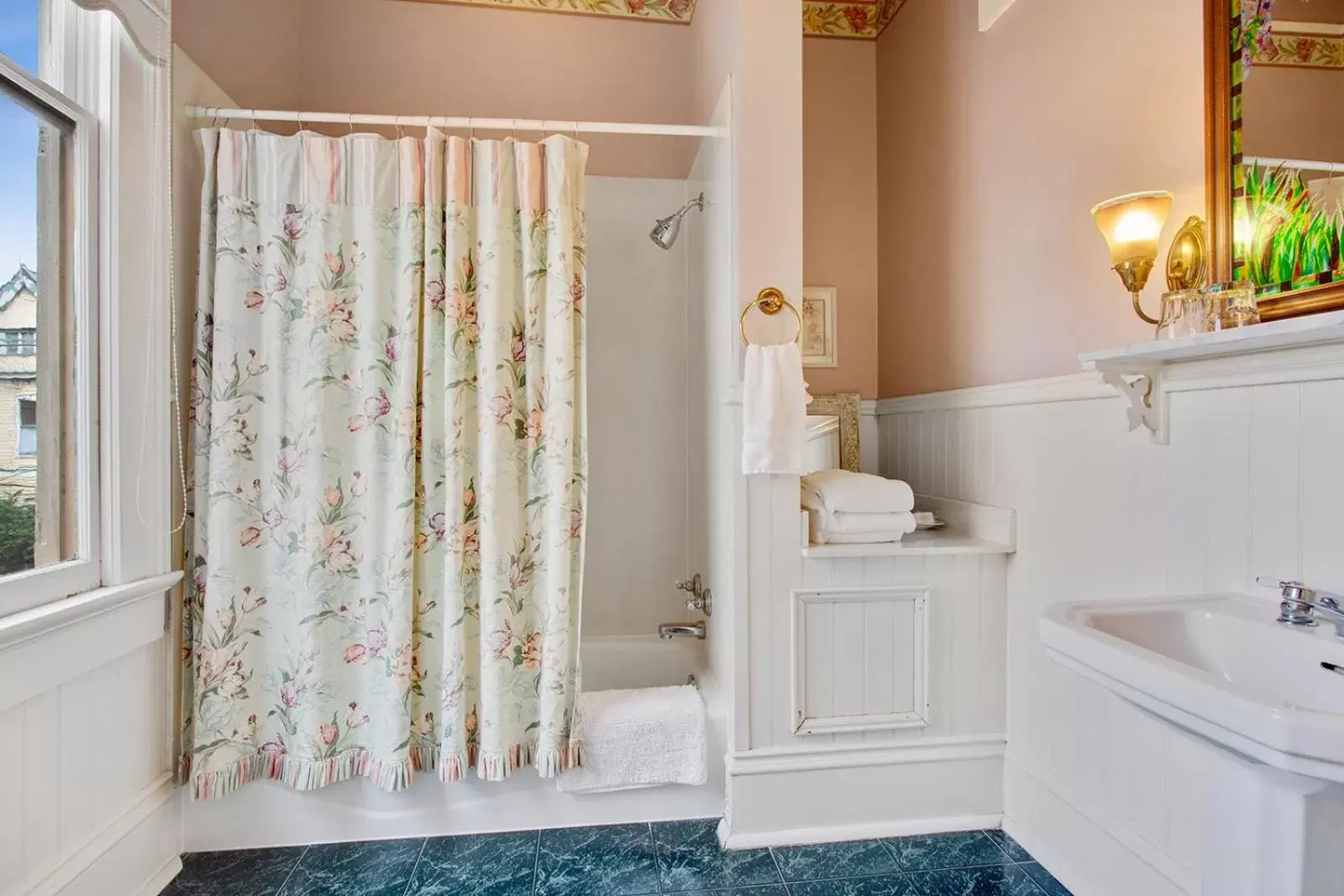 Bathroom in Maison Perrier Bed & Breakfast