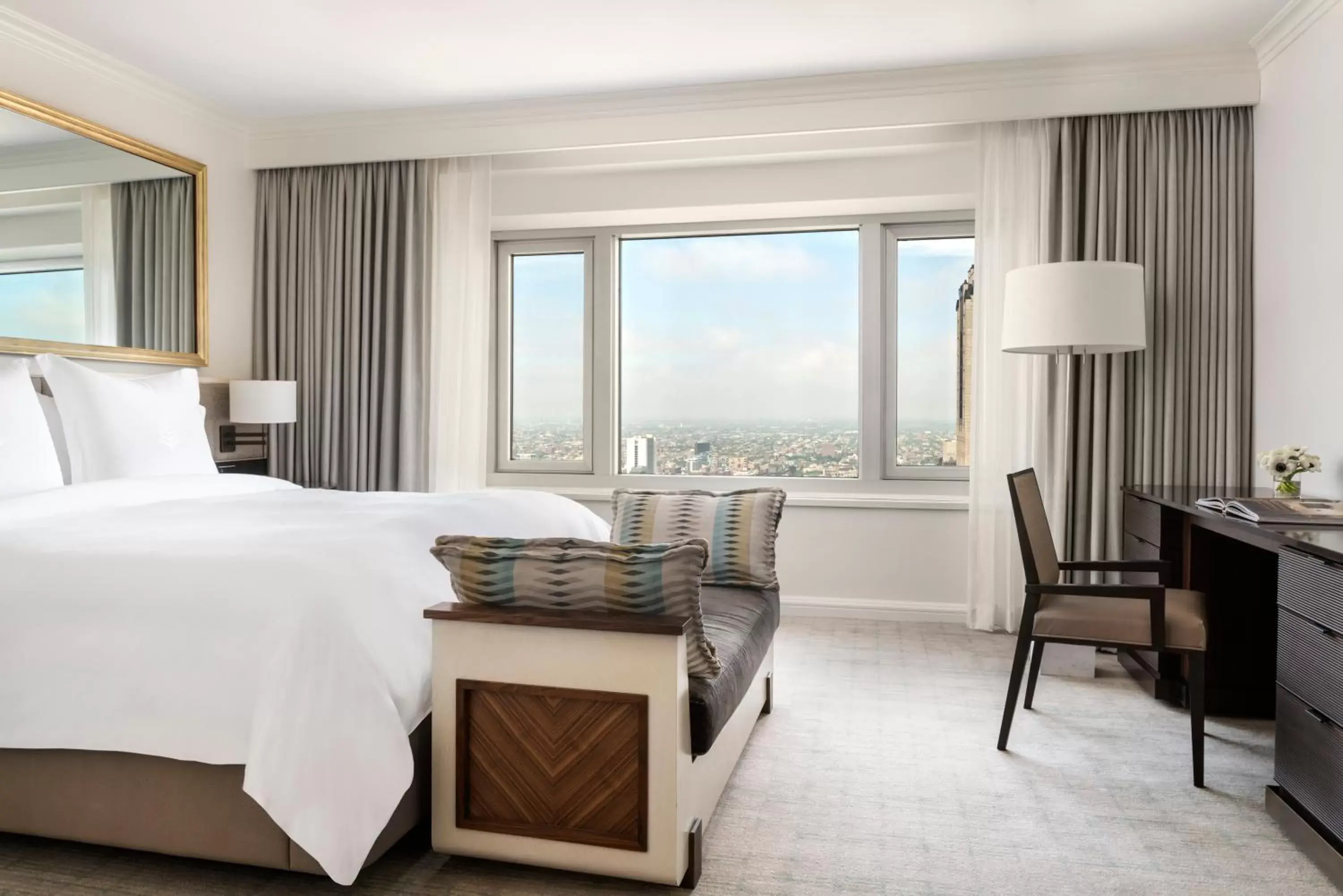 One-Bedroom KIng Suite - Accessible in Four Seasons Chicago
