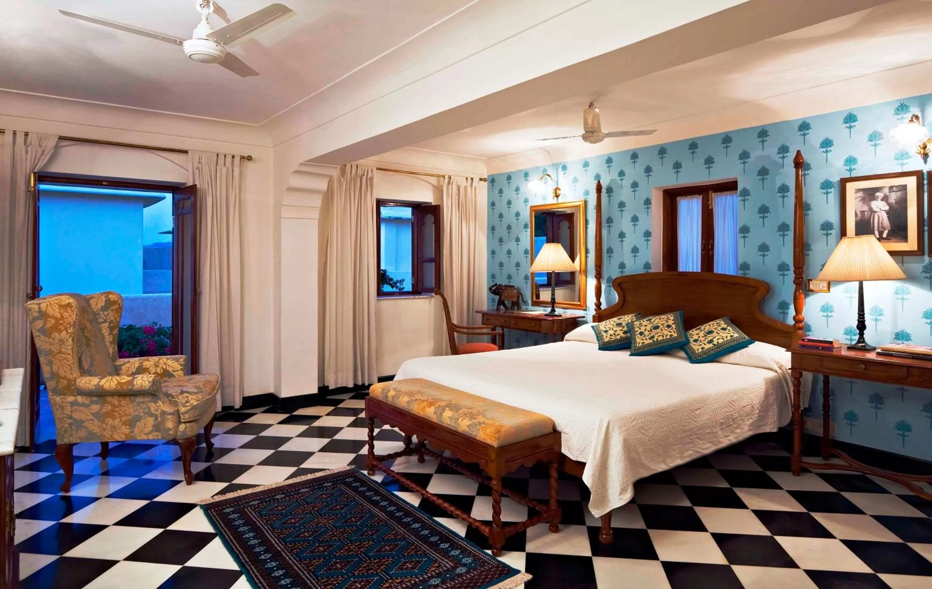 Photo of the whole room, Bed in Samode Haveli