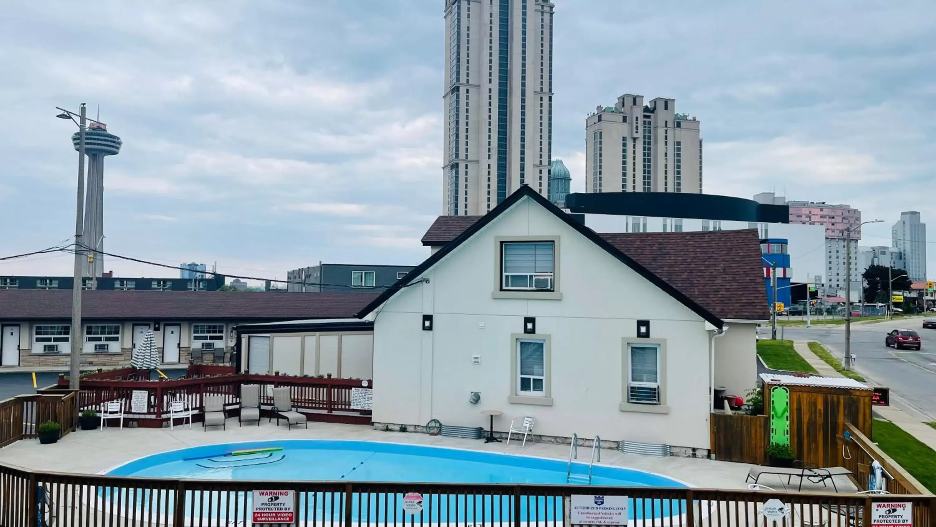 Property building, Swimming Pool in Falls Lodge by the Falls (Formerly Knights Inn)