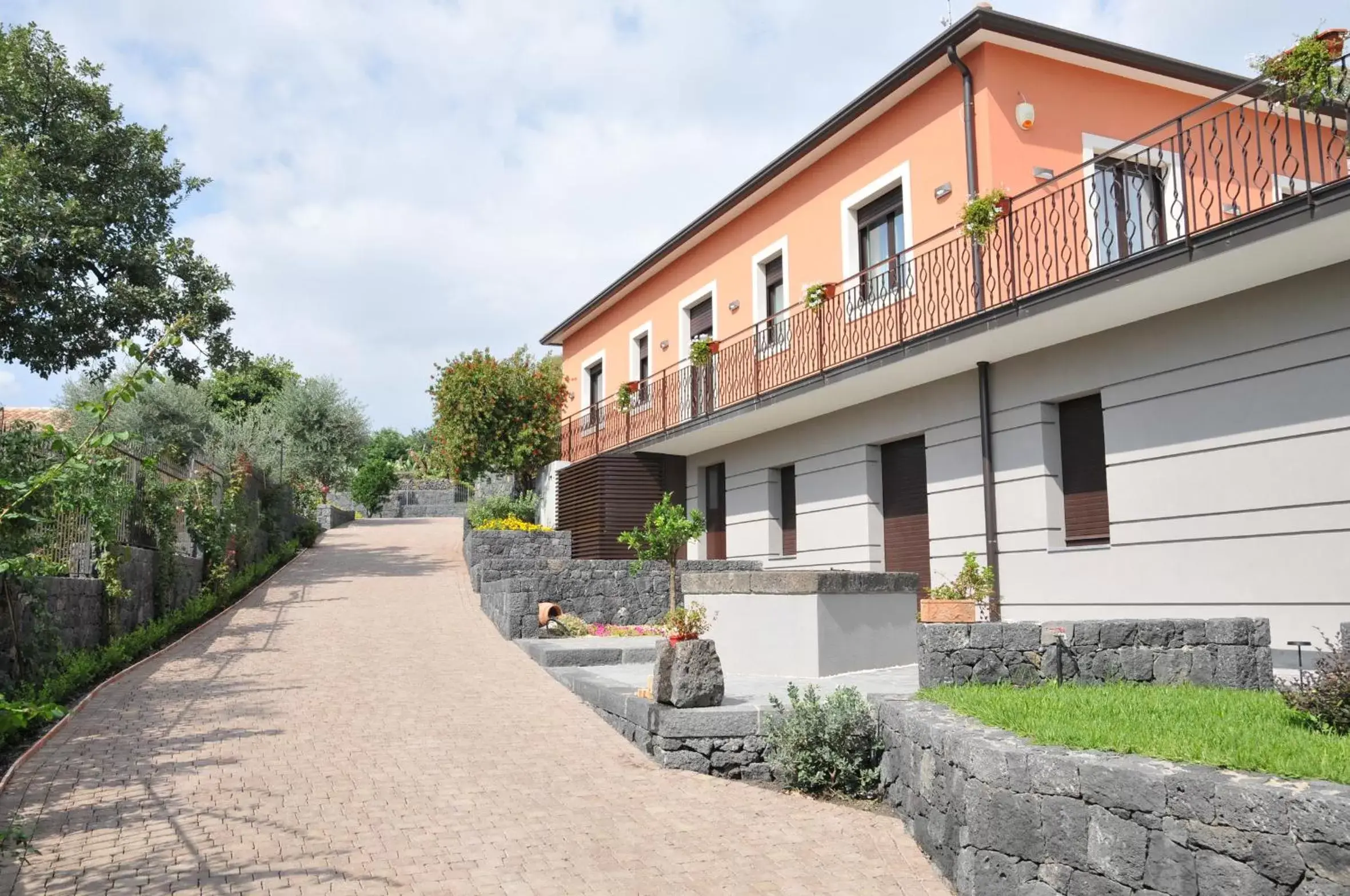 Inner courtyard view, Property Building in La Casa dell'Alloro