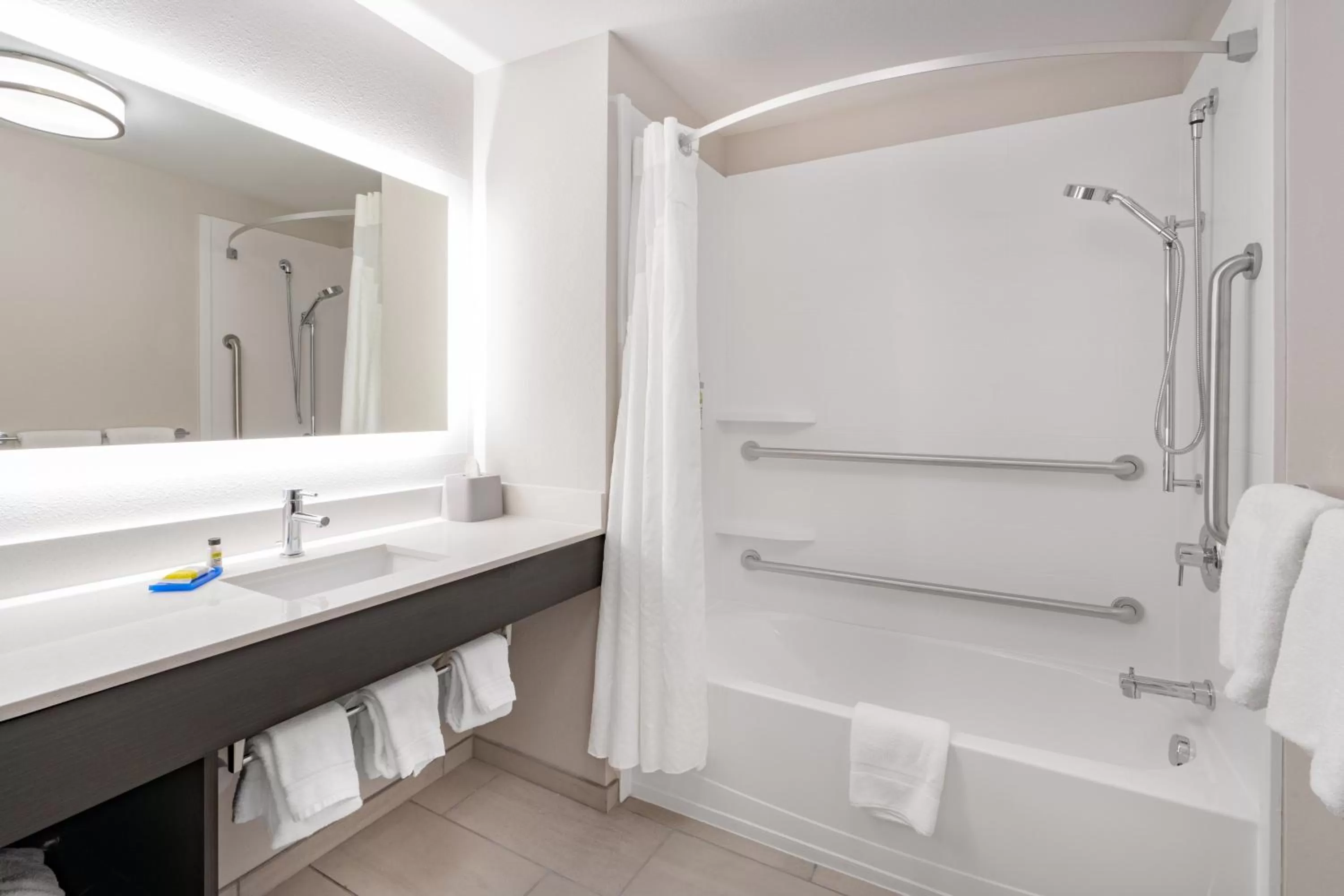 Bathroom in Holiday Inn Express & Suites Trinidad by IHG