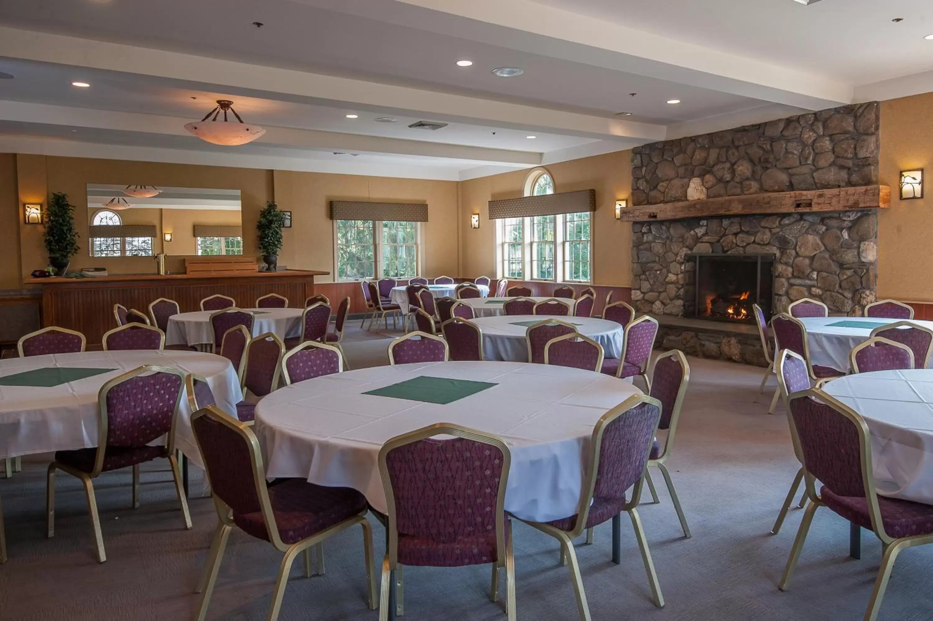 Business facilities, Restaurant/Places to Eat in Jiminy Peak Mountain Resort