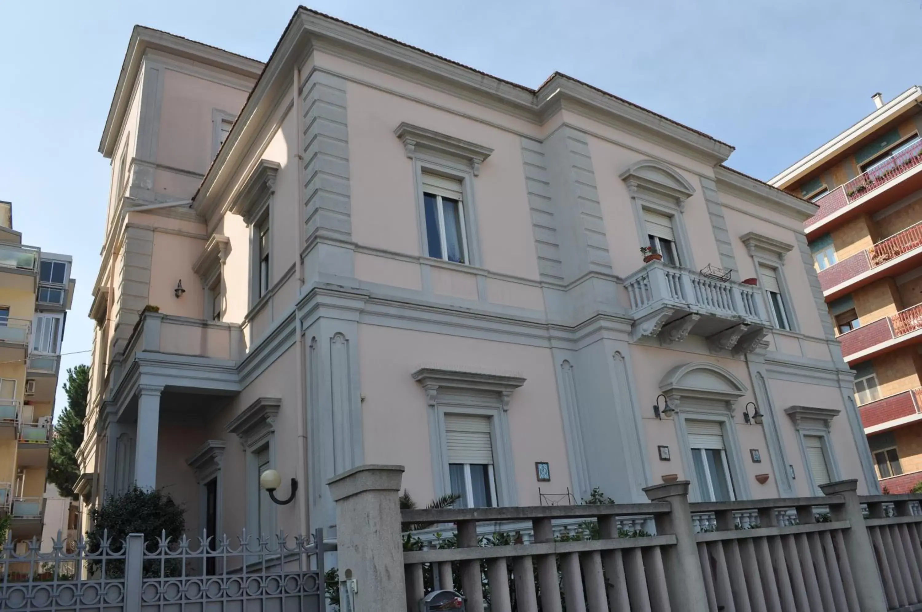 Facade/entrance, Property Building in Villa L'Aurora