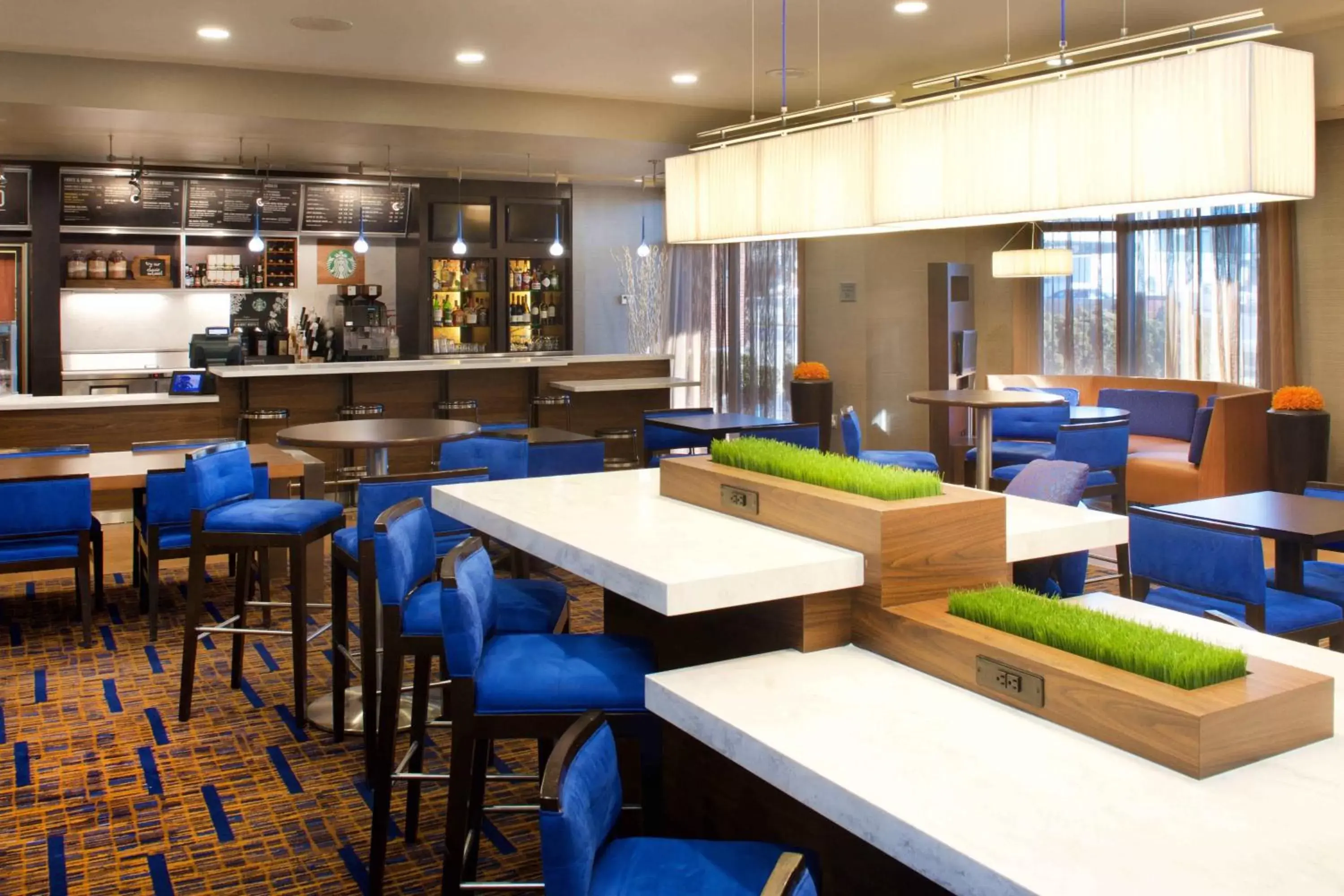 Restaurant/places to eat, Lounge/Bar in Courtyard by Marriott Bloomington