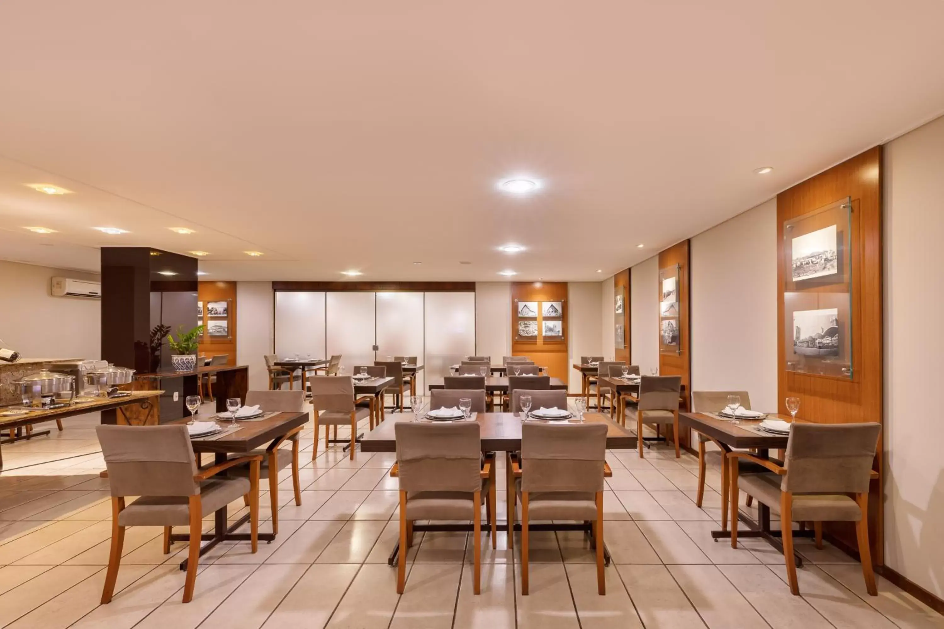 Restaurant/places to eat in Hotel Crystal Restaurant/places to eat in Hotel Crystal