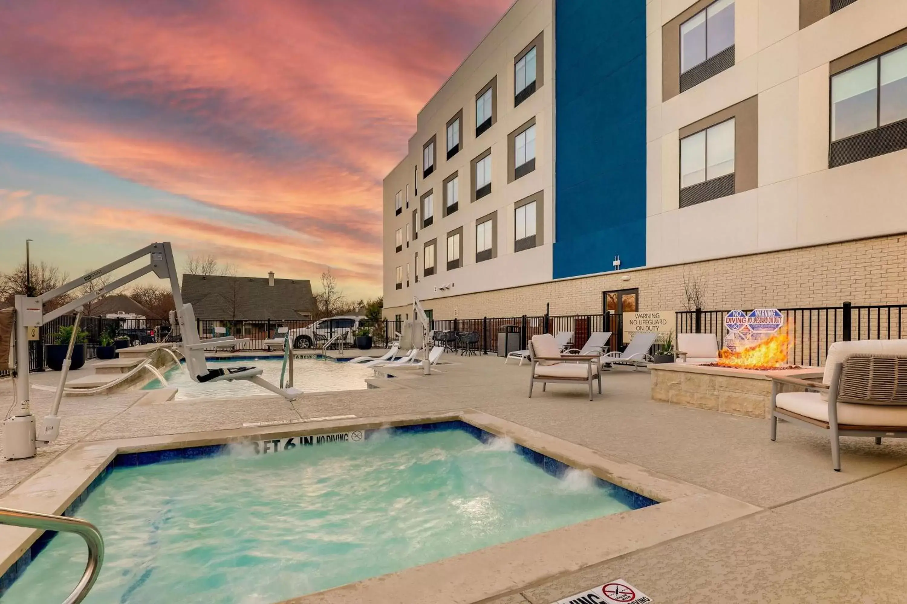 Pool view, Swimming Pool in Hampton Inn & Suites Weatherford, Tx