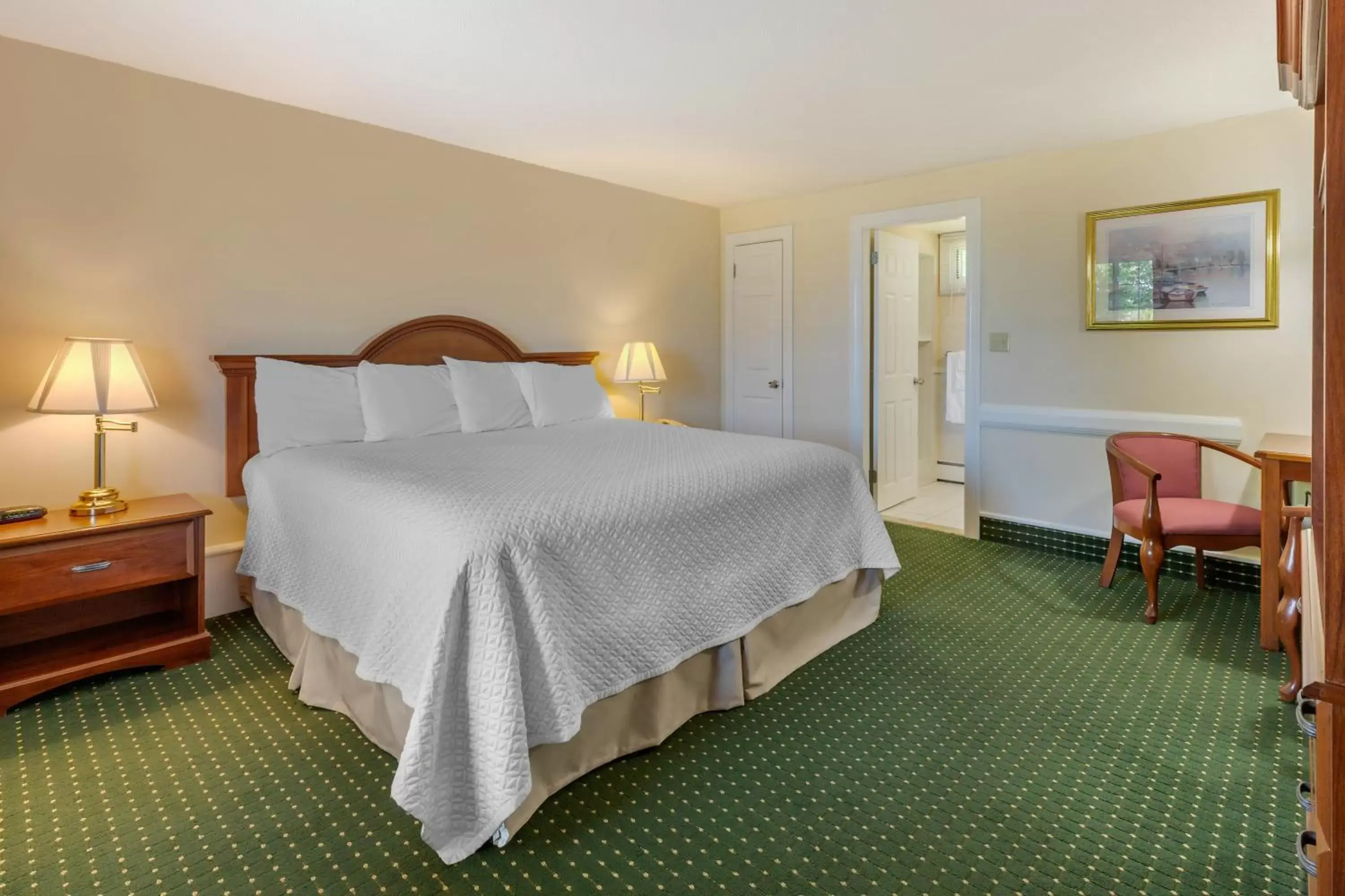 Photo of the whole room, Bed in Ogunquit Hotel and Suites