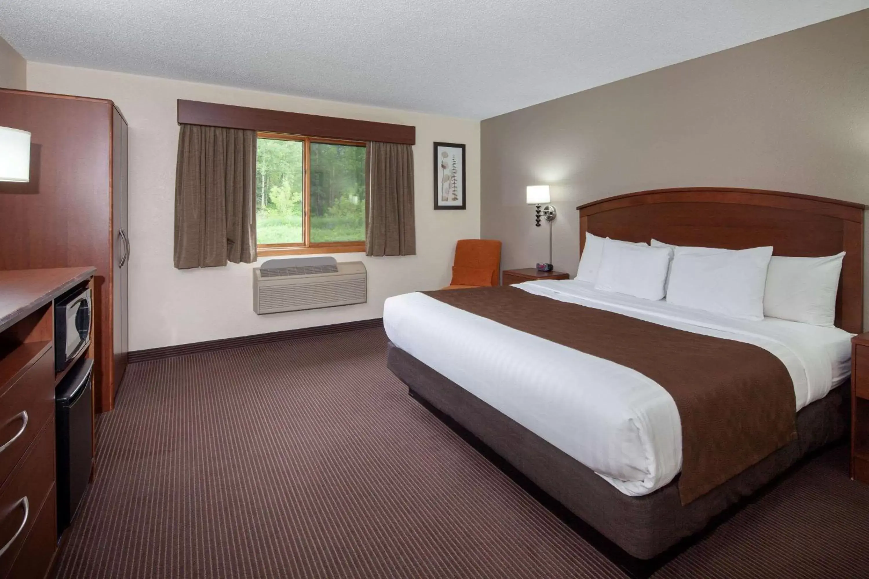 Photo of the whole room, Bed in AmericInn by Wyndham Ironwood
