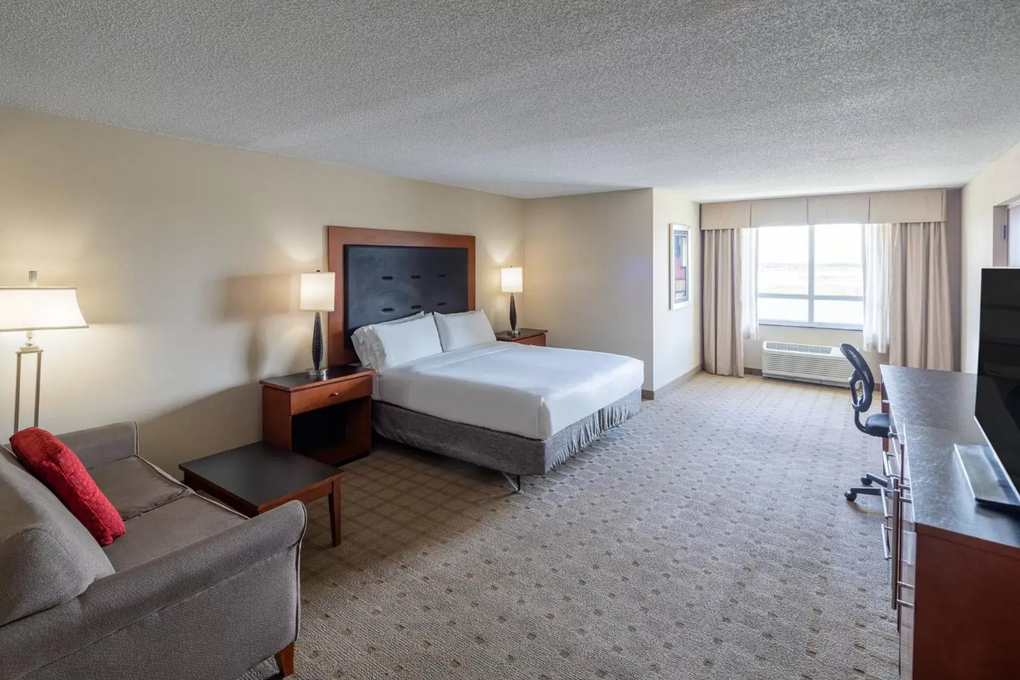 Photo of the whole room in Crowne Plaza Fort Myers Gulf Coast, an IHG Hotel