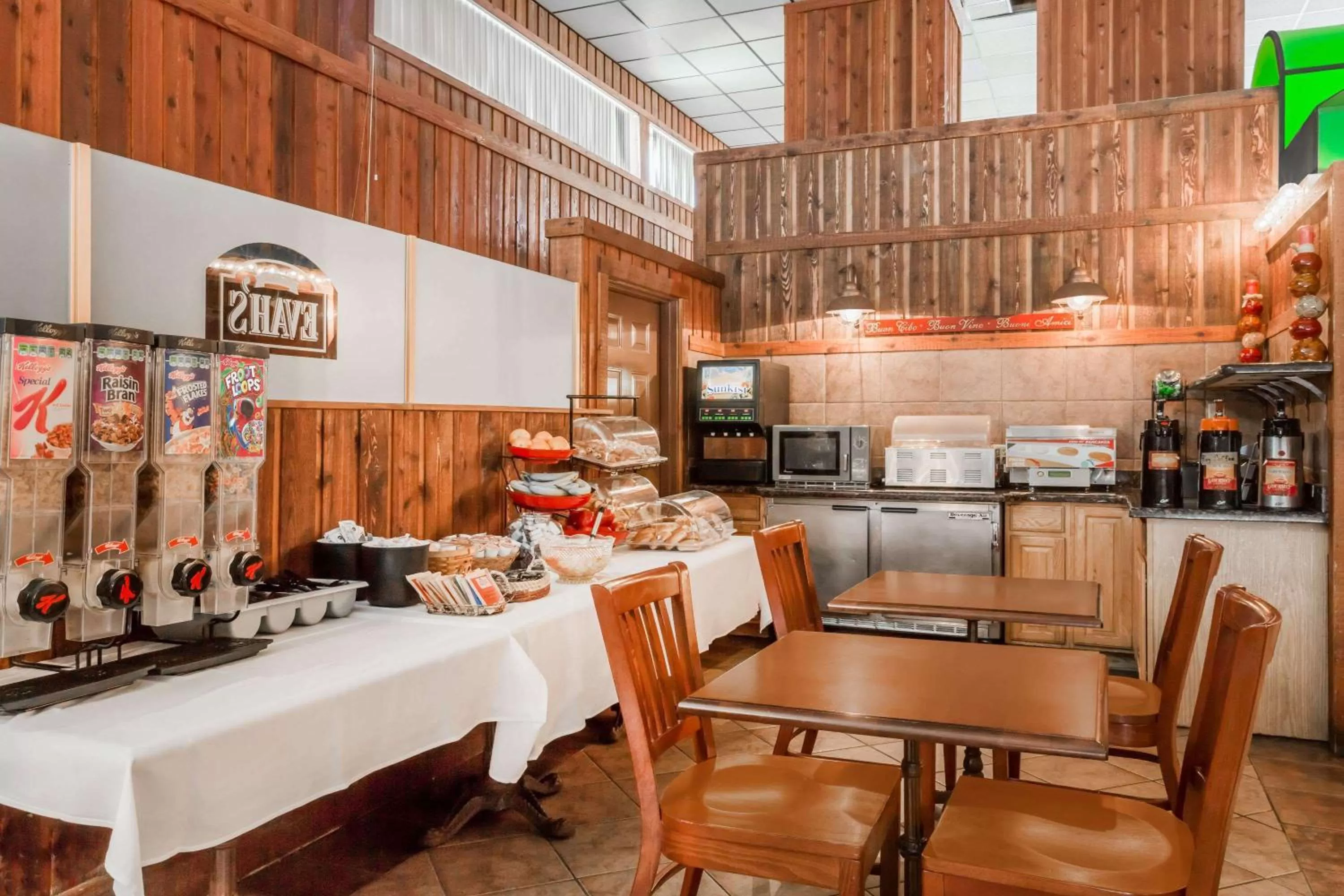 Restaurant/places to eat in Ramada by Wyndham Ely