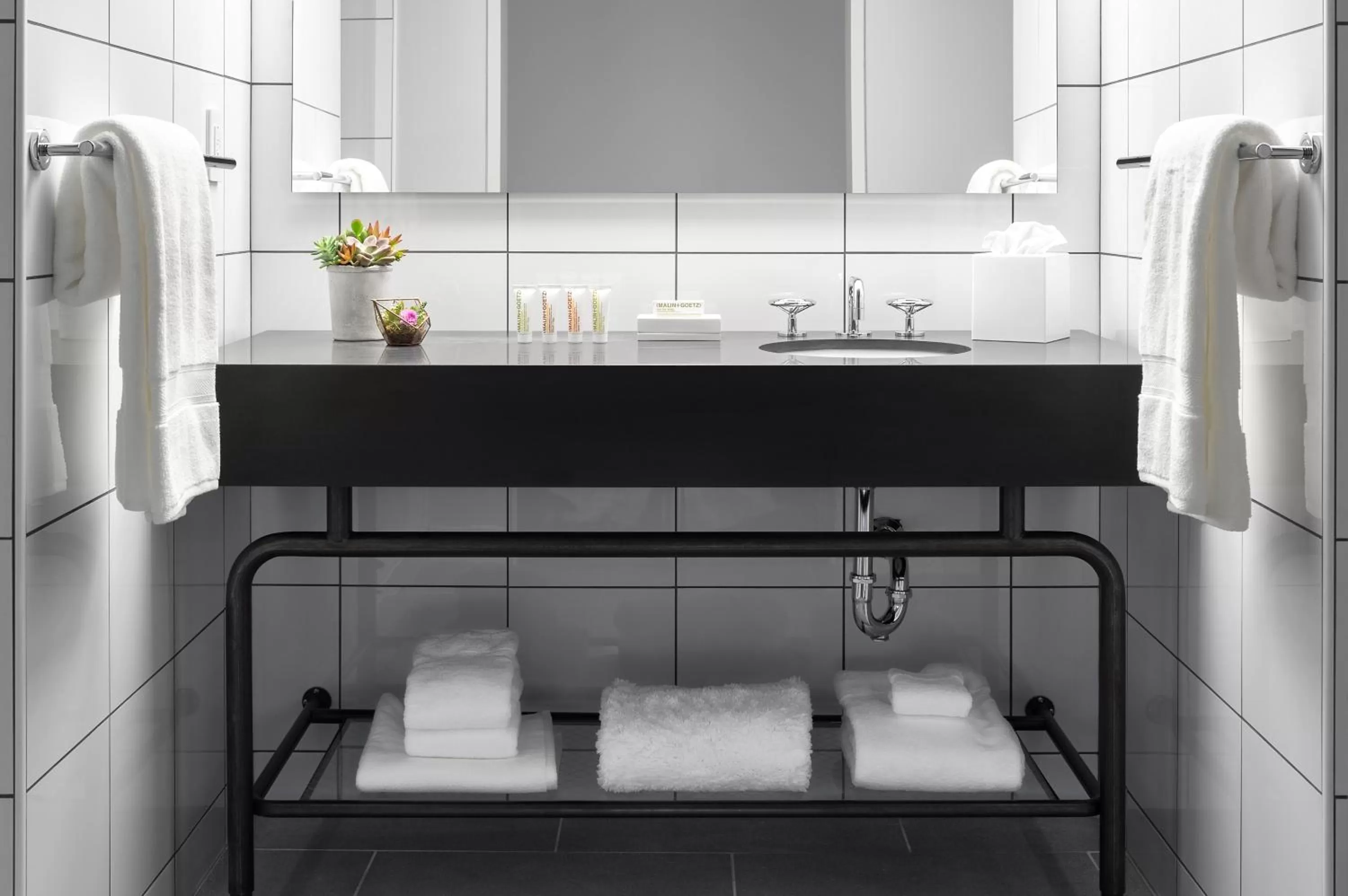 Bathroom in Fordson Hotel, in the Unbound Collection by Hyatt