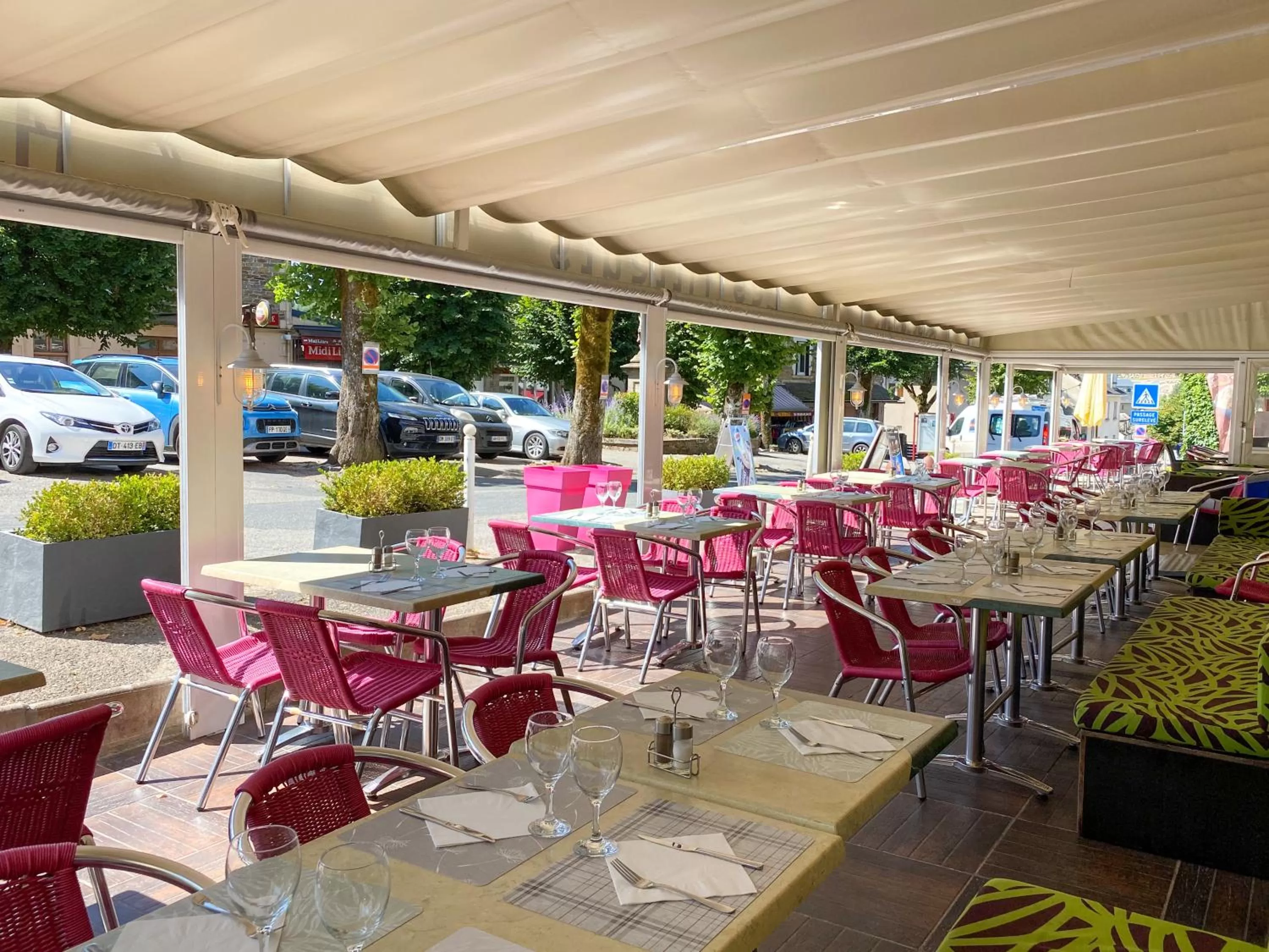 Restaurant/places to eat in Hôtel Les Tilleuls de Pareloup à Salles-Curan