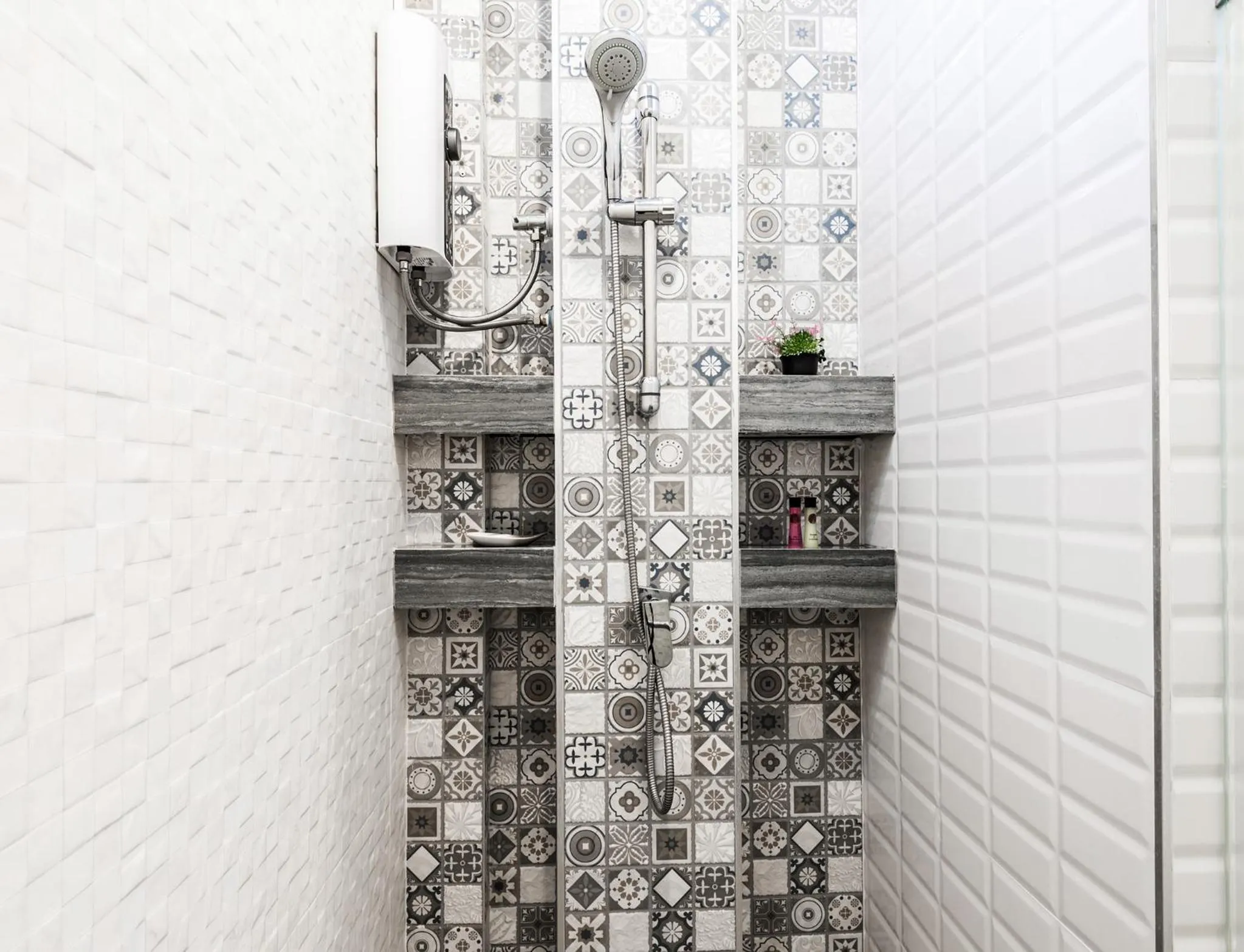 Shower in AU Place Hotel