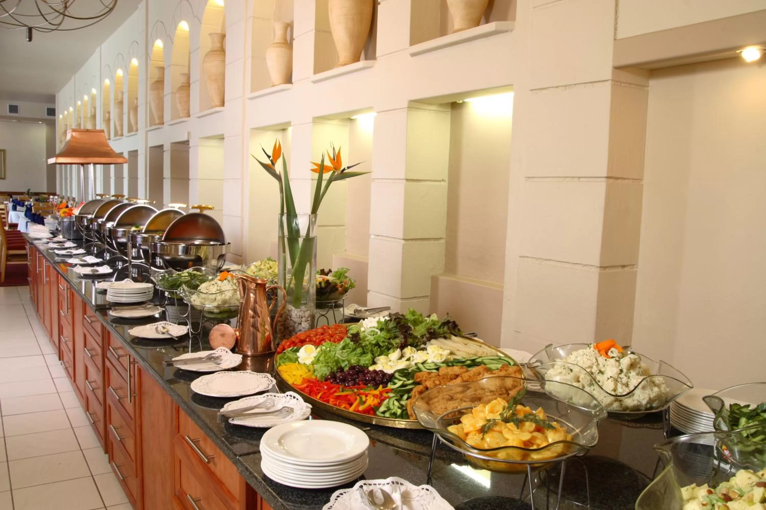 Restaurant/places to eat in Apollo Hotel