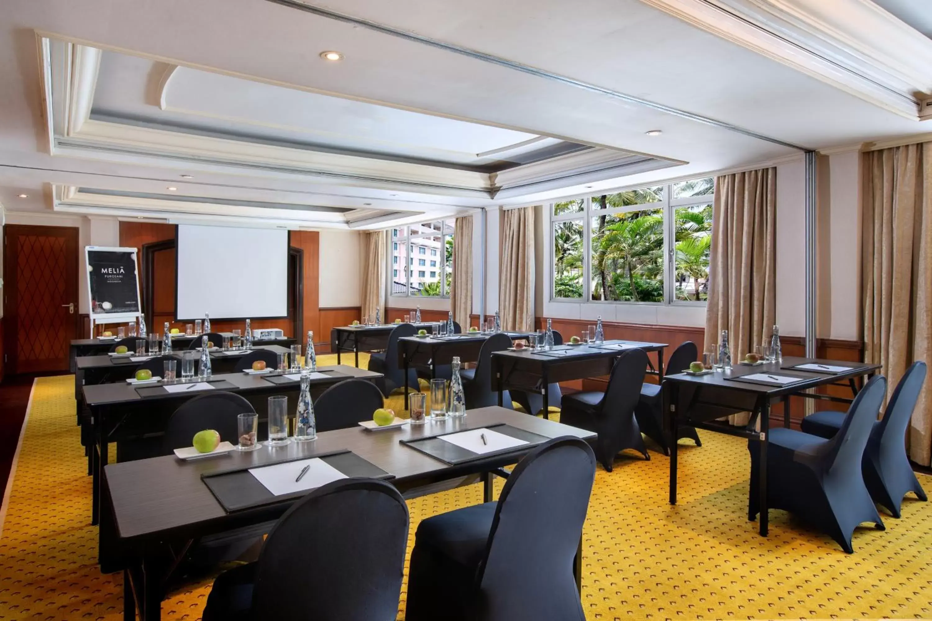 Meeting/conference room, Restaurant/Places to Eat in Melia Purosani Yogyakarta