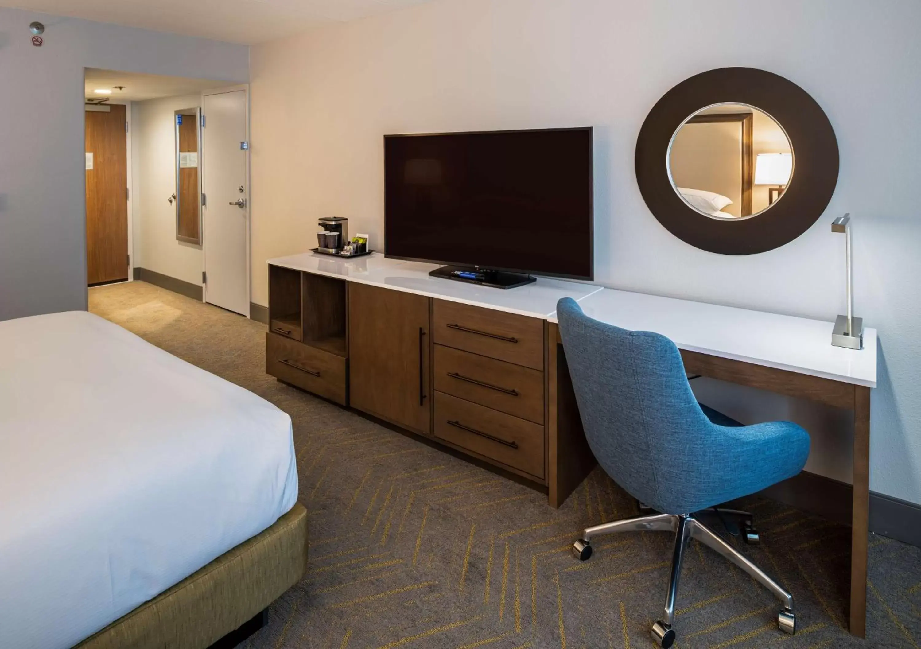 Bedroom, TV/Entertainment Center in Doubletree By Hilton Madison East