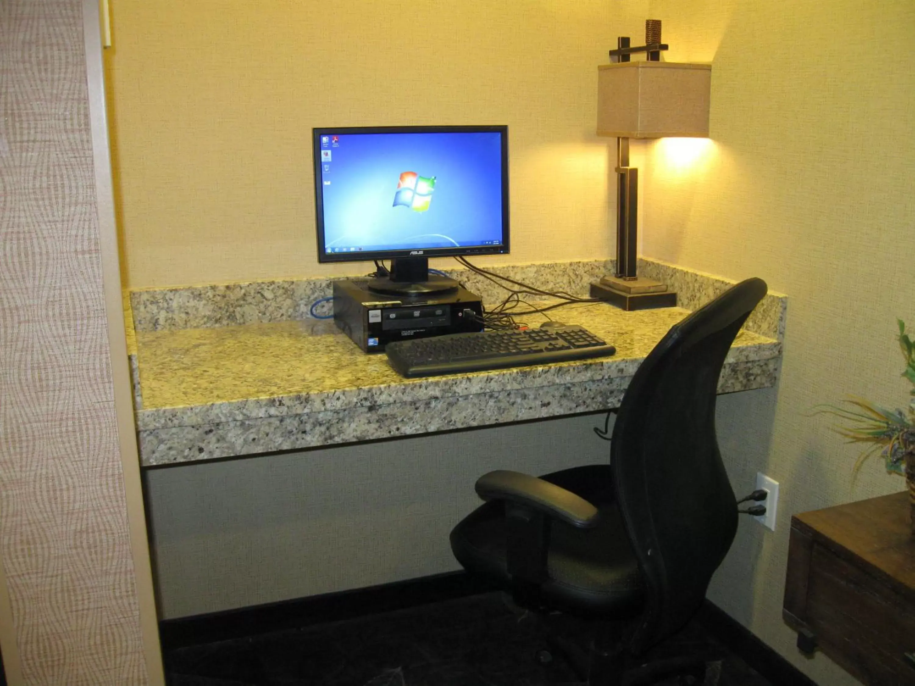 Area and facilities, Business Area/Conference Room in Little Missouri Inn & Suites New Town