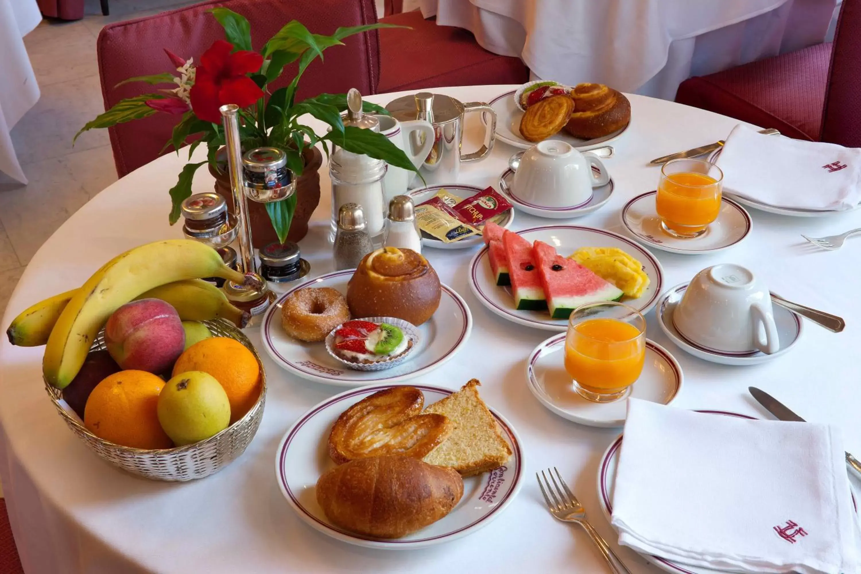 Restaurant/places to eat, Breakfast in Hotel Continental