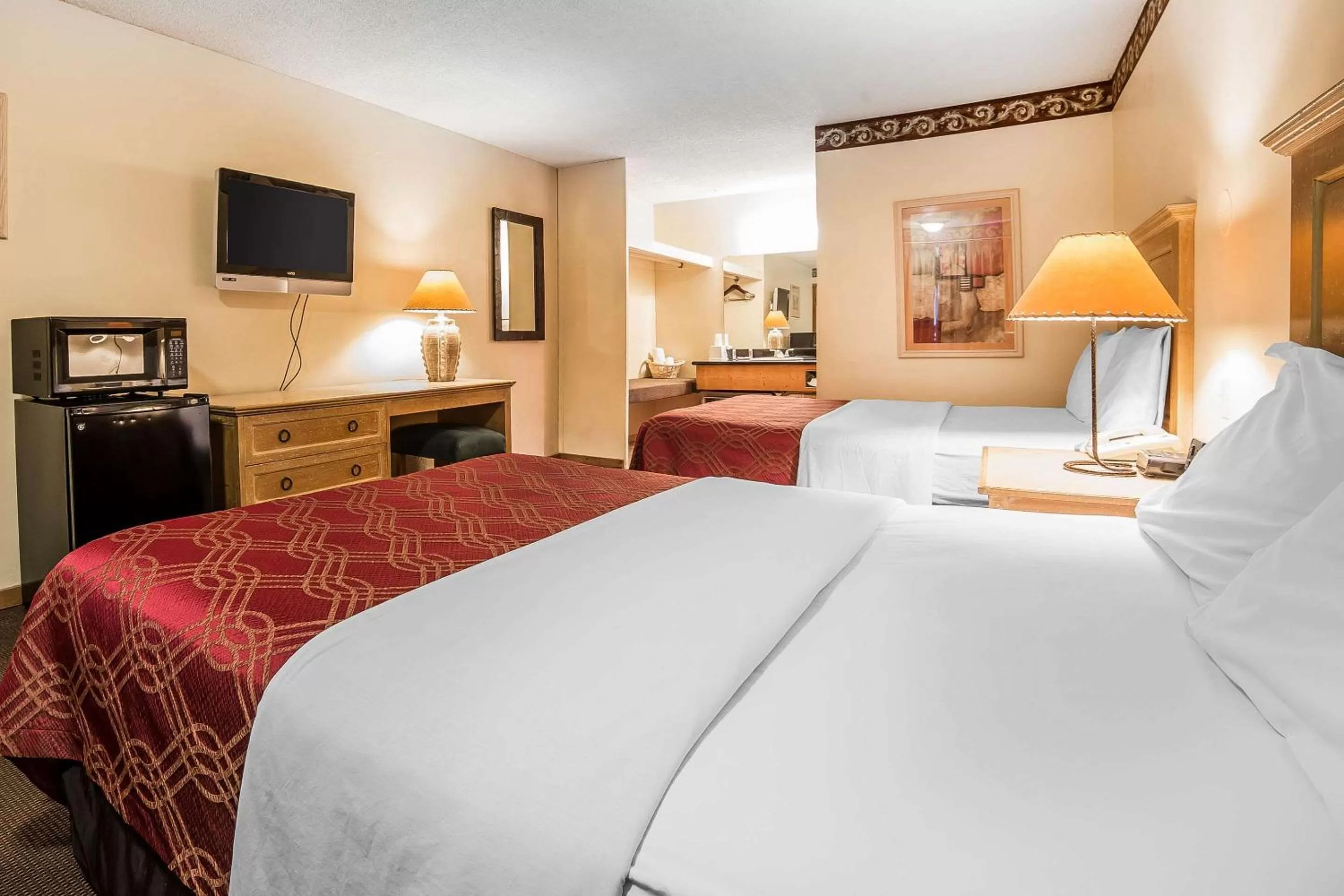 Superior Queen Room with Two Queen Beds - Non-Smoking in Econo Lodge Inn & Suites Kalispell - Glacier National Park Gateway