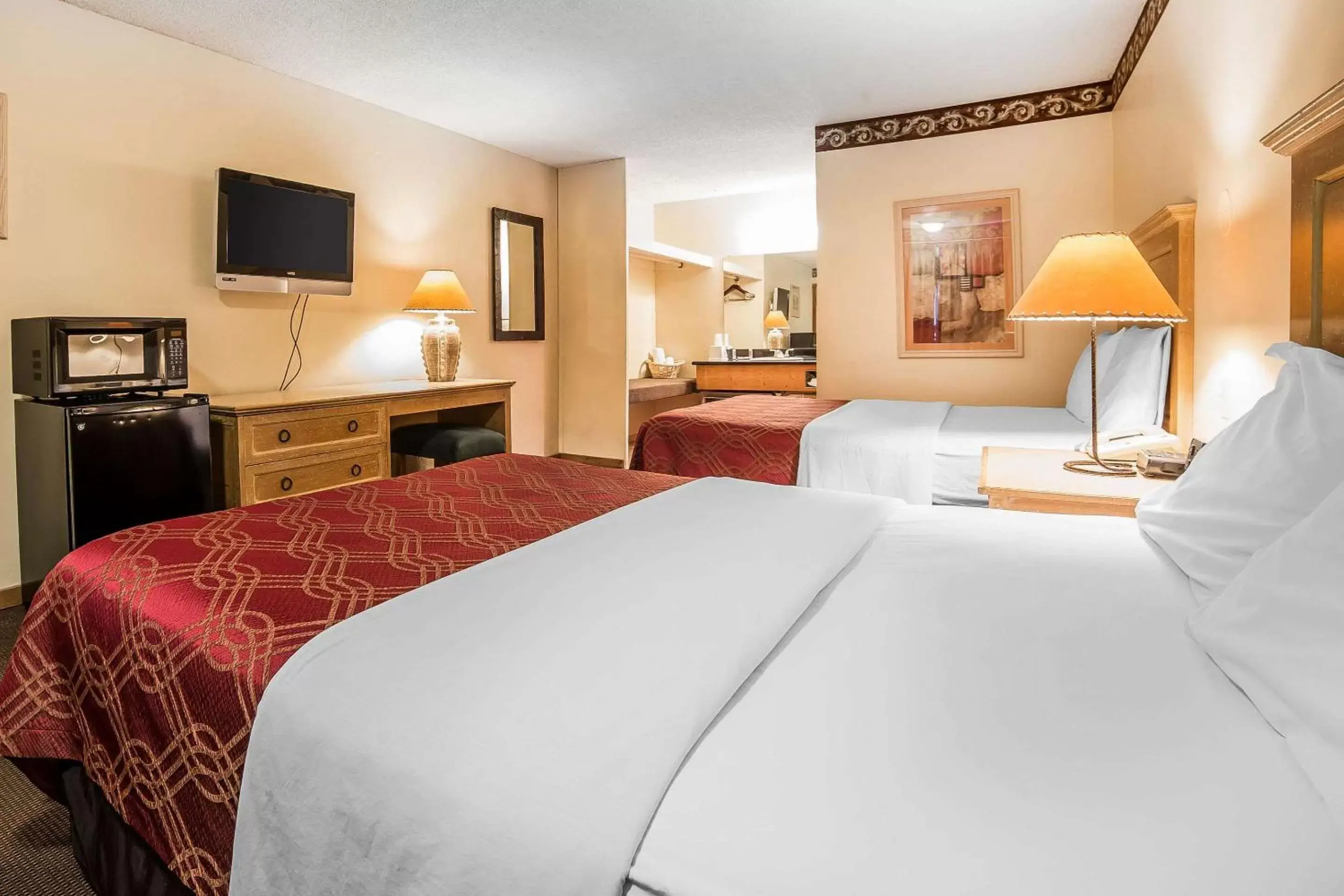 Superior Queen Room with Two Queen Beds - Non-Smoking in Econo Lodge Inn & Suites Kalispell