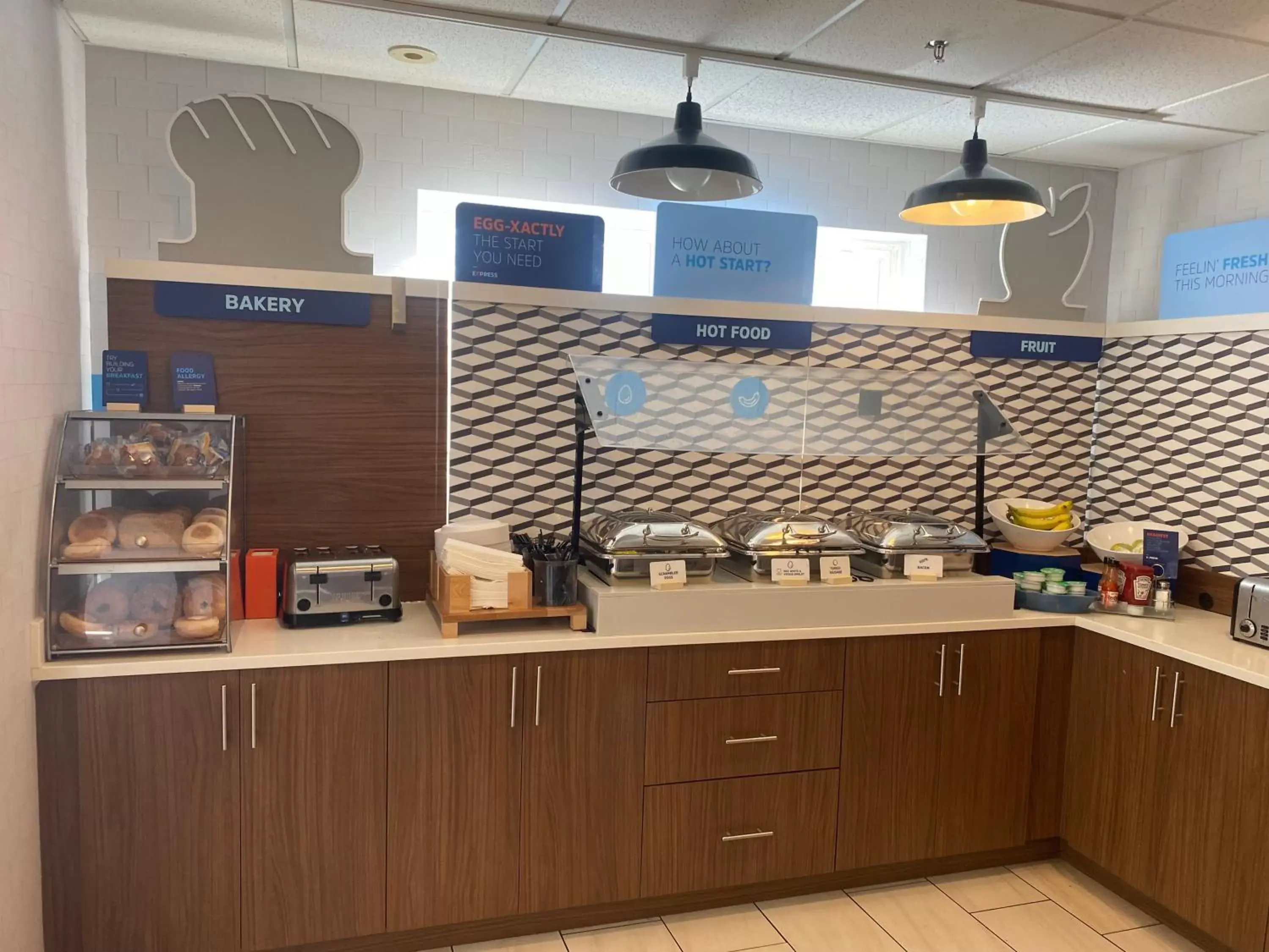 Food and drinks in Holiday Inn Express Hotel & Suites White River Junction by IHG Food and drinks in Holiday Inn Express Hotel & Suites White River Junction by IHG