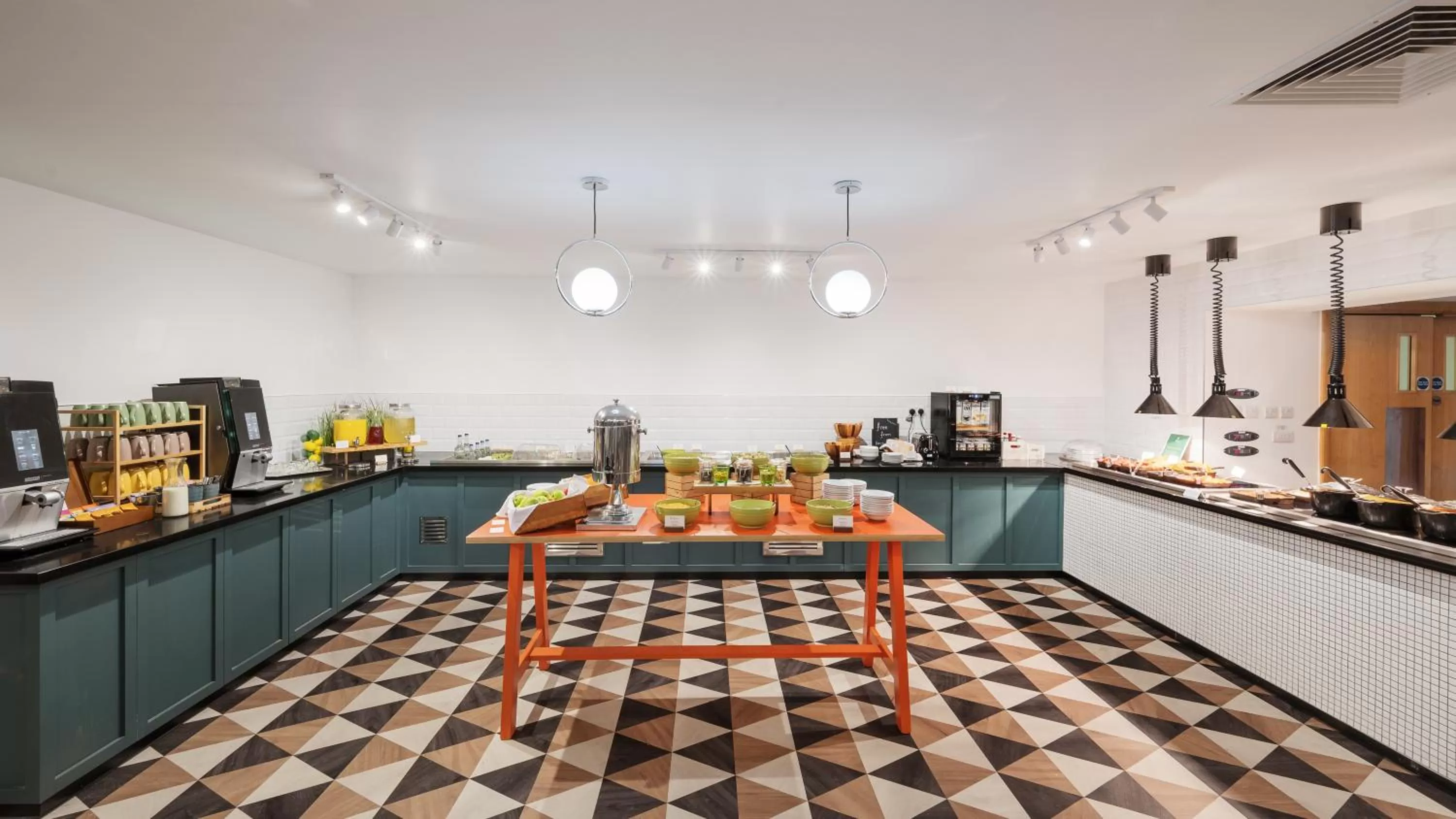 Restaurant/places to eat in Holiday Inn Rochester-Chatham by IHG