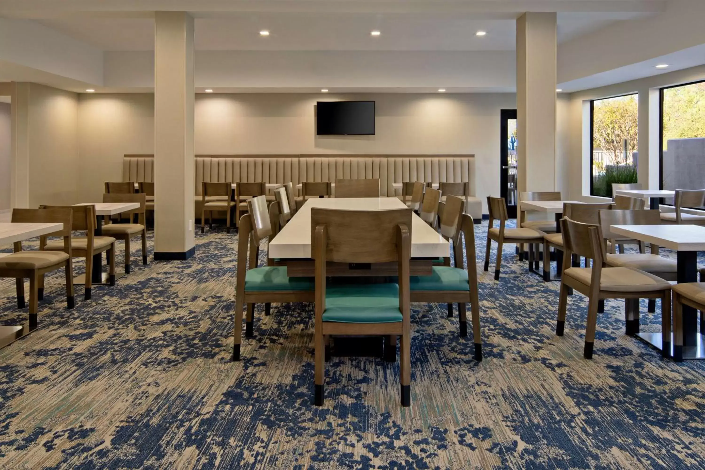 Restaurant/Places to Eat in Best Western Valencia/Six Flags Inn & Suites