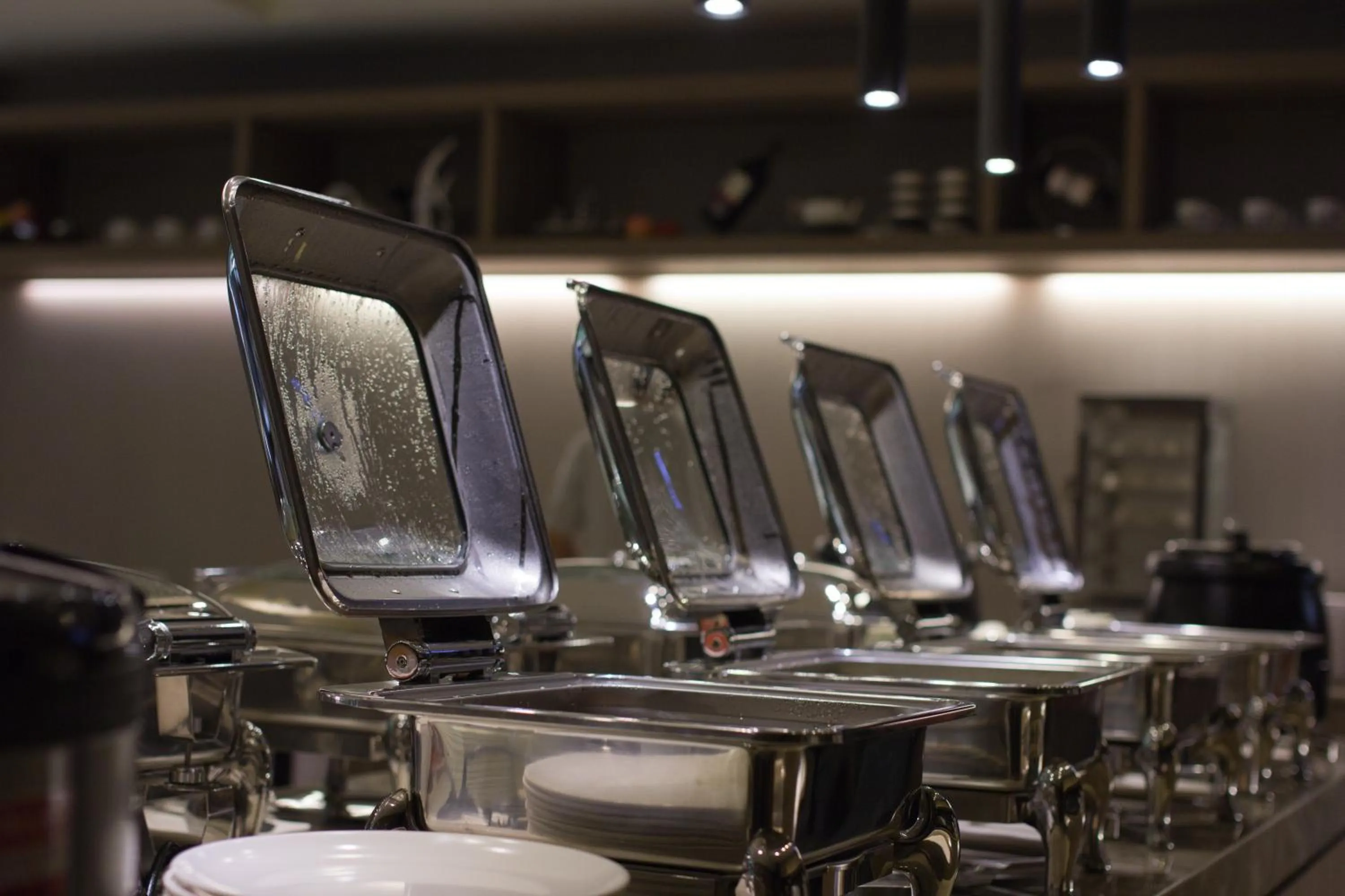 Restaurant/places to eat in Royal Guest Hotel