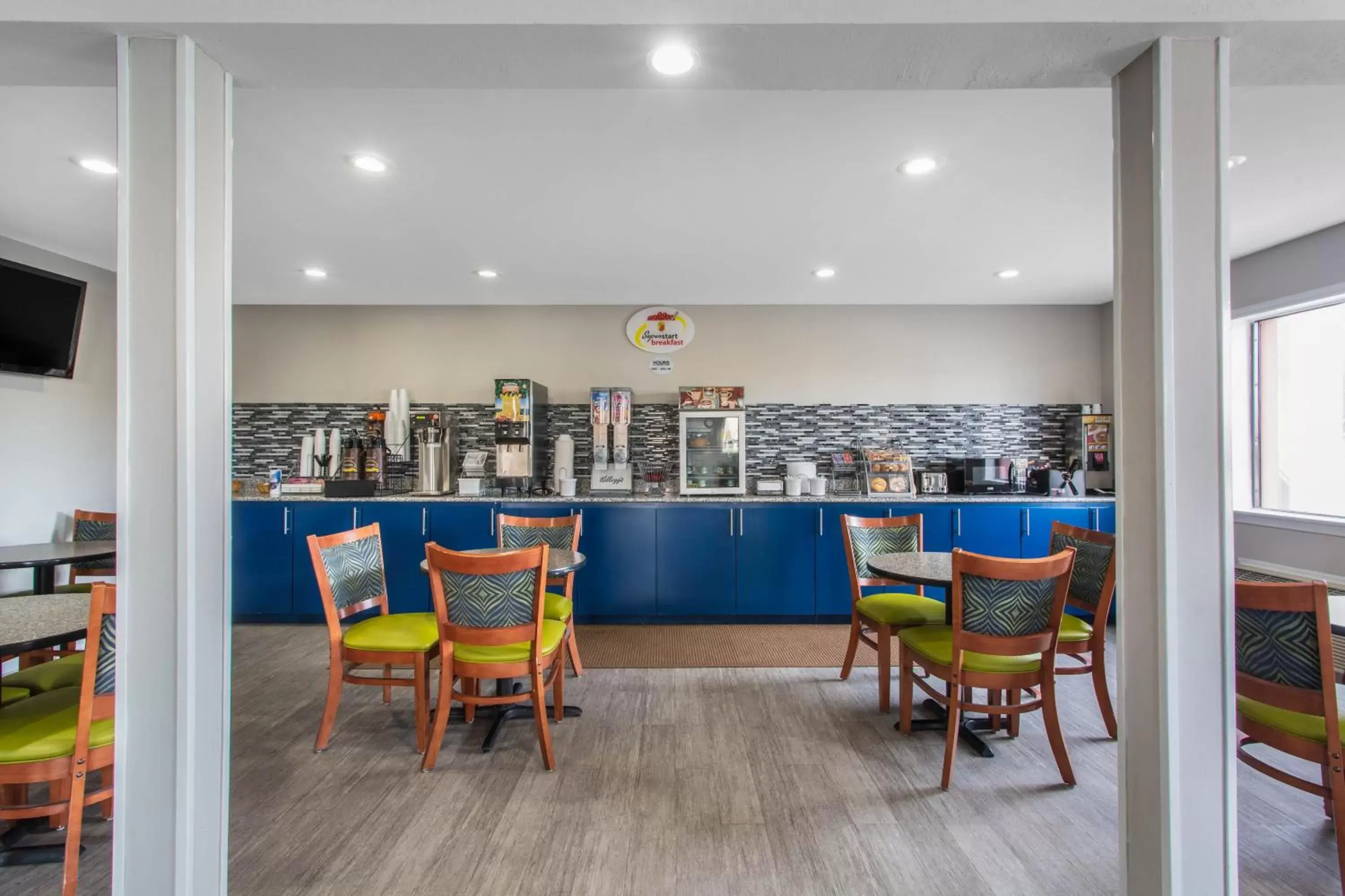 Breakfast, Restaurant/Places to Eat in Super 8 by Wyndham Florence