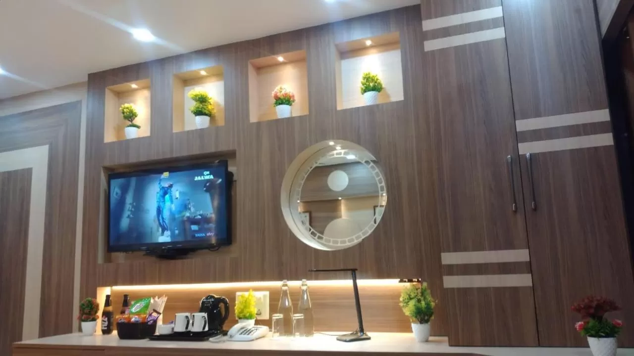 HOTEL CENTRAL SQUARE "A Couple Friendly Hotel"