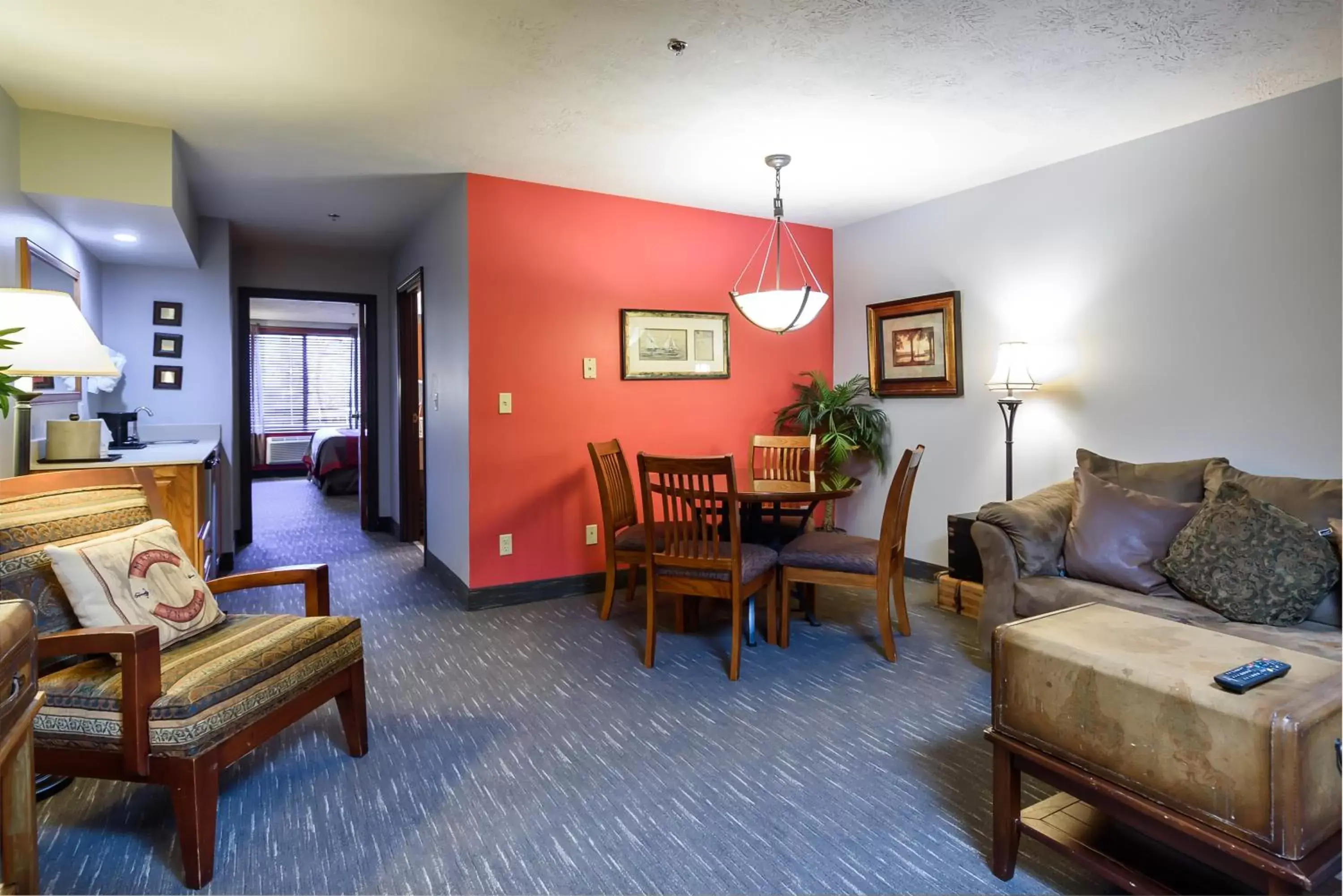 Dining area, Seating Area in Ramada by Wyndham Sioux Falls Airport - Waterpark Resort & Event Center