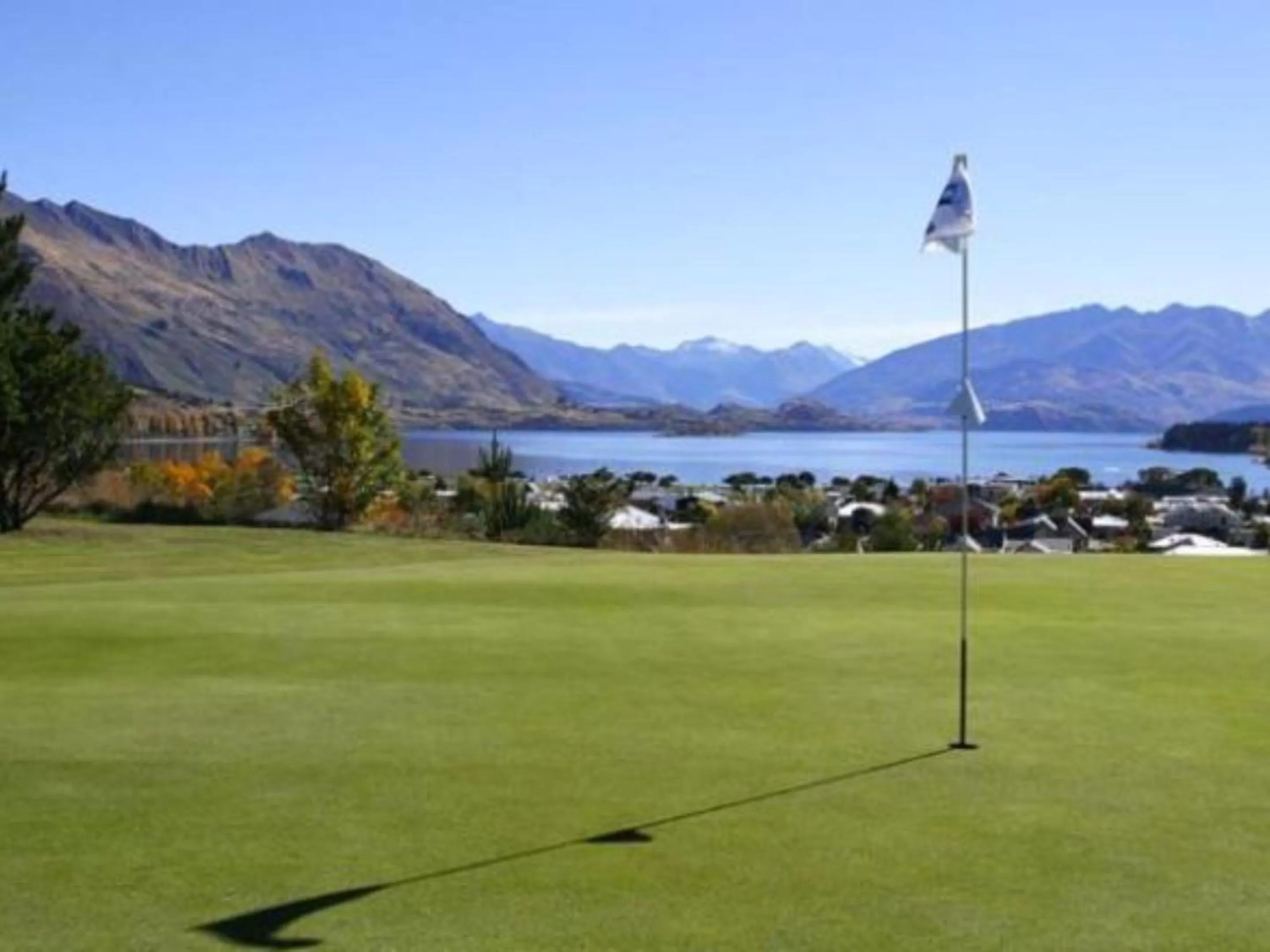 Golfcourse in The Moorings Motel and Apartments