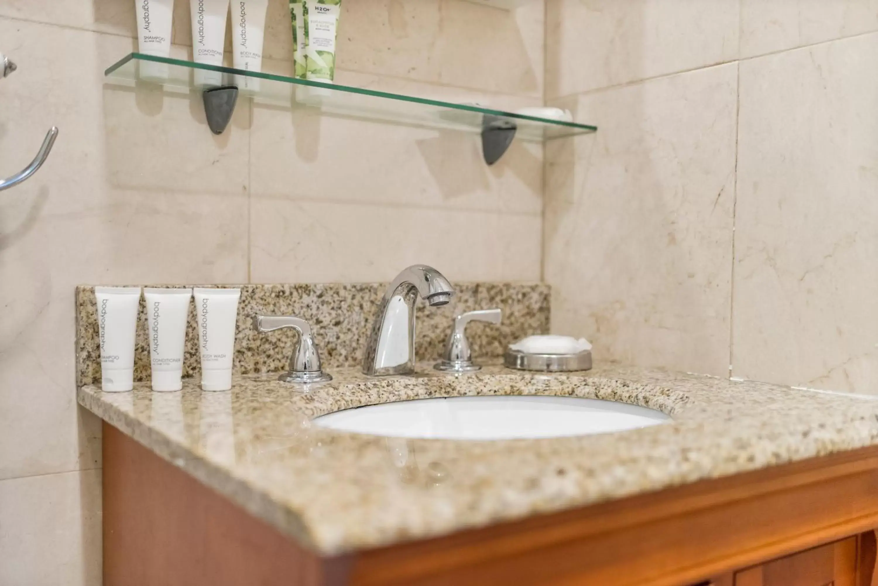 Bathroom in Isle of Venice Residence and Marina